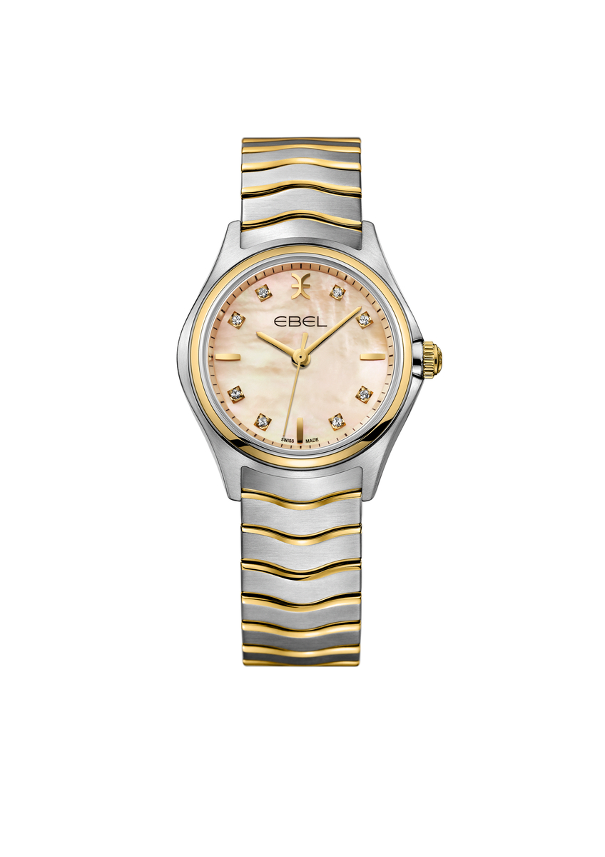 EBEL Wave Lady-dameshorloge, 30,0 mm roestvrijstalen kast met 18K geelgouden bezel en kroon, "Peach'' kleur parelmoeren wijzerplaat met 8 diamantmarkeringen (0,052 t.c.w.) en aangebracht EBEL-symbool en indexen, geborstelde en gepolijste tweekleurige edelstalen kenmerkende wave-link-armband met vouwsluiting.
