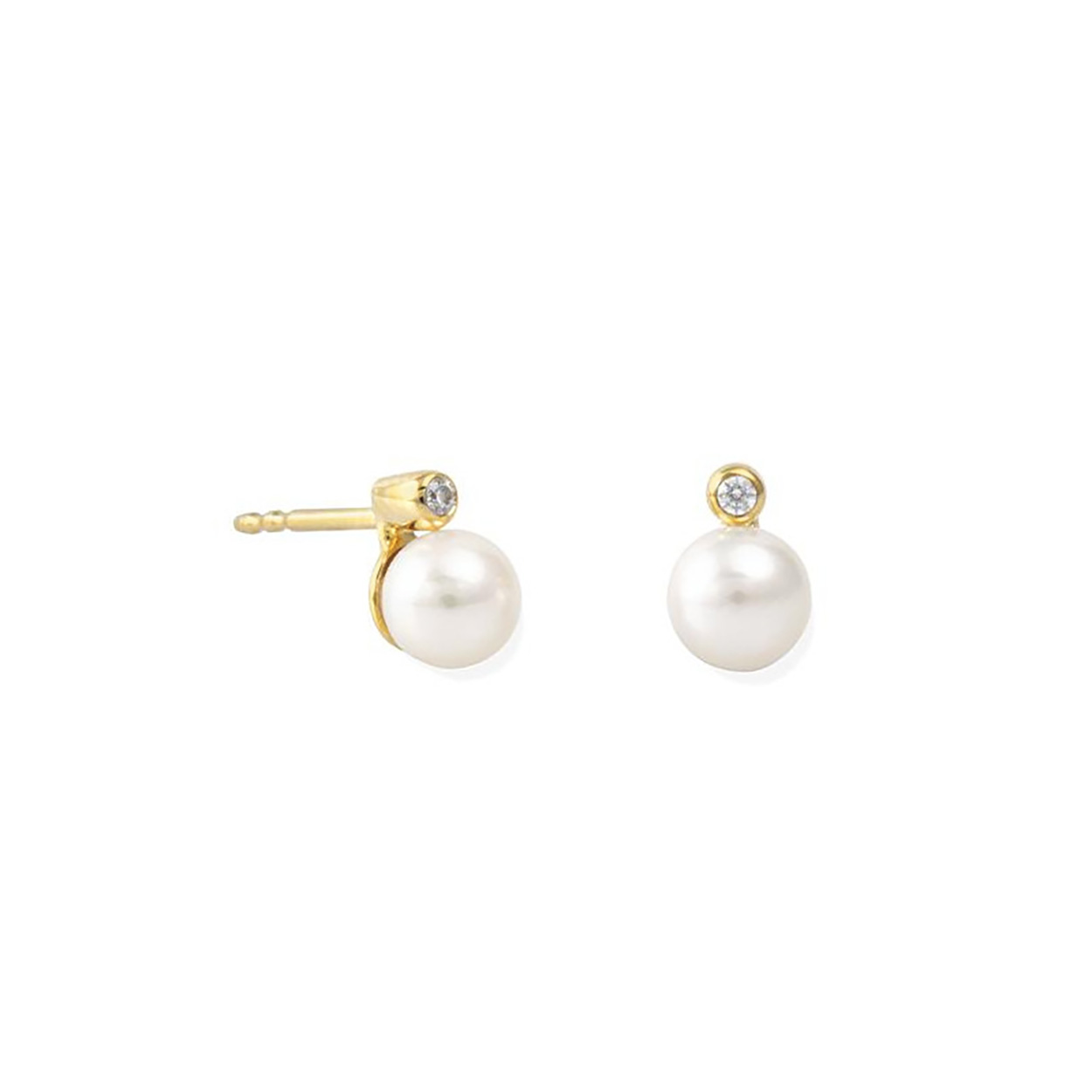 De BREUNING oorstekers, modelnummer 01/02278, zijn luxe gouden oorknopjes met een schitterende briljant geslepen diamant van 0,04 karaat. Uitgevoerd in 14-karaats geelgoud, stralen deze oorknopjes verfijnde elegantie uit. Perfect om dagelijks te dragen voor een subtiele touch van glamour of om een avondoutfit te verfraaien.