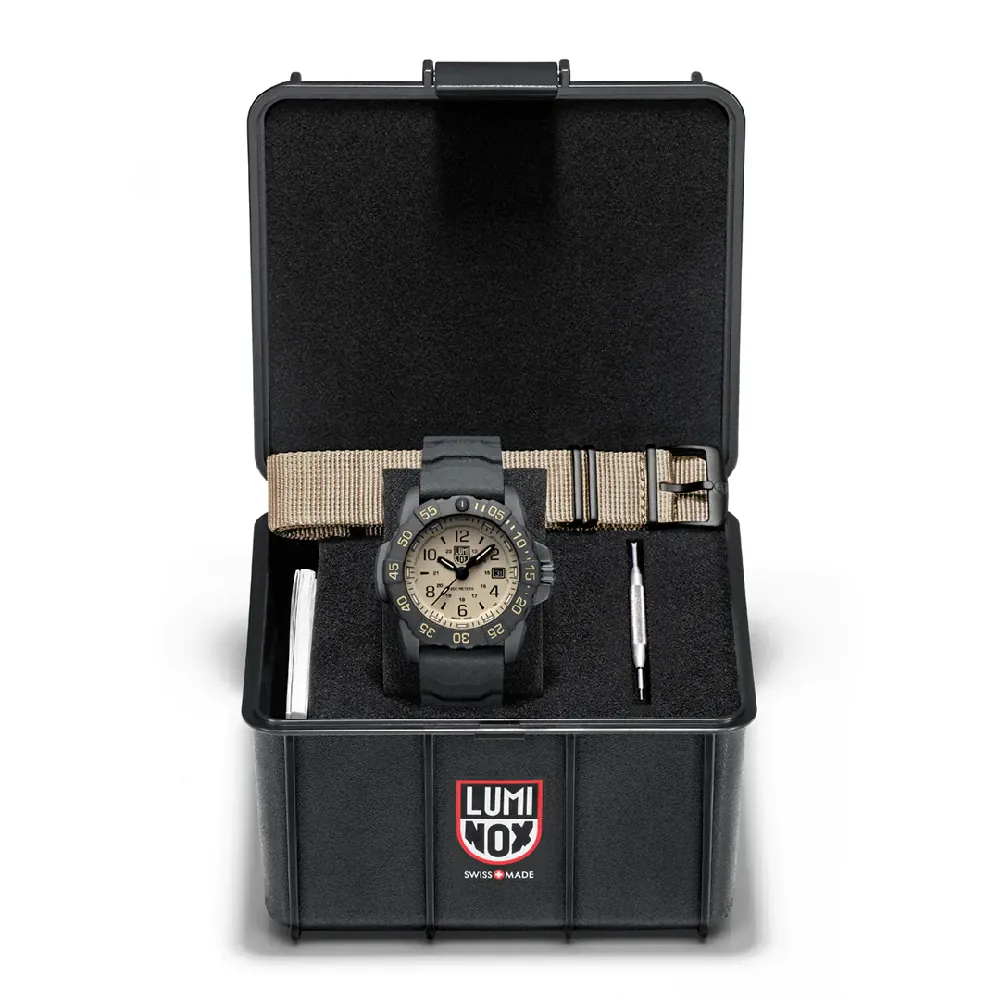 Luminox - Sea Collection. Navy Seal RSC. Black/Sand. Quartz 200m WR Saffierglas + Extra band - XS.3251.CBNSF.SET