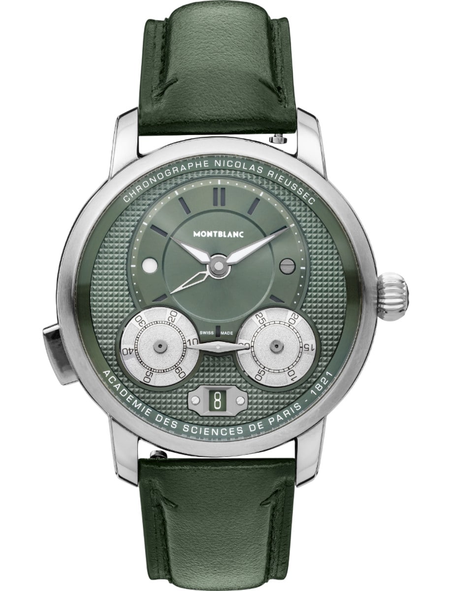 Dit Montblanc horloge behoort tot de Star Legacy Nicolas Rieussec collectie.
Referentienummer: MB132947

Dit Montblanc horloge is voorzien van een automatisch MB R200 uurwerk. Het uurwerk is gehuisd in een stalen kast van 43MM die is afgewerkt met een groene kalfslederen band. De groene wijzerplaat is voorzien van diverse details die de historische connectie met parijs versterken, waar het verhaal van de Montblanc chronograaf begon op de Champ-de-Mars paardenrenbaan. De wijzerplaat is afgewerkt met een Clou de Paris motief dat is geïnspireerd op het geometrische ontwerp van de geplaveide straten van Parijs en vormt de schakel tussen het verleden en de toekomst van dit horloge.
