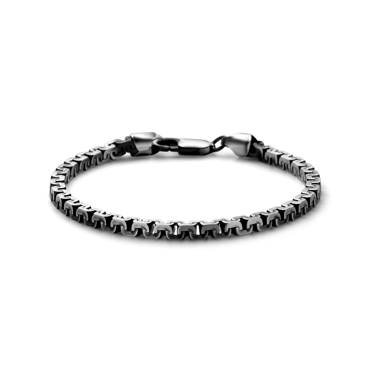Geoxideerd zilveren herenarmband met een schakelbreedte van 3,5mm en lengte van 20cm. Uitgevoerd met karabijnsluiting.