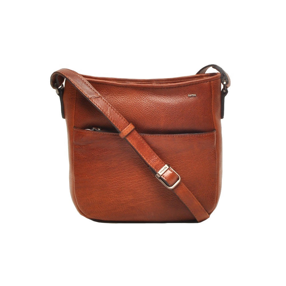 Leren Schoudertas &ndash; Brandy
Compact, stijlvol en praktisch &ndash; jouw dagelijkse favoriet

Deze elegante schoudertas in een warme brandykleur is gemaakt van hoogwaardig rundleer en past moeiteloos bij vrijwel elke outfit. Een ideale tas voor wie houdt van stijl &eacute;n functionaliteit.

✅ Gemaakt van soepel rundleer
✅ Voorvak met rits &eacute;n achtervak met rits &ndash; veilig en overzichtelijk
✅ Verstelbare lange schouderriem &ndash; draag 'm zoals jij wilt
✅ Binnenkant met lichte voering voor goed zicht op je spullen

Kleur: Brandy
Afmetingen: 22 cm hoog &times; 24 cm breed
Adviesverkoopprijs: &euro;119,95

 Stylingtip: De warme brandykleur combineert prachtig met neutrale tinten, jeans of herfstkleuren &ndash; perfect voor elk seizoen!