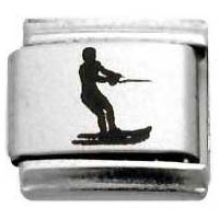 Zoppini waterskiën laser design zilver

Metaal     : staal 
Kleur       : zilver  
Maten     : 9 mm
Materiaal : Staal  , kunststof ( verlijmd )