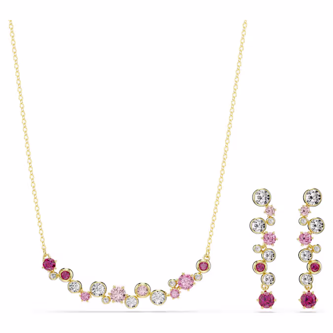 Deze Constella-set met goudkleurige toplaag is vervaardigd met vreugdevolle kleuren in gedachten. De set bestaat uit een ketting en een paar oorbellen, elk versierd met heldere kristallen en roze en rode Swarovski Zirkonia in verschillende maten en tinten, gepresenteerd in een klauw- of lunettezetting. De ketting is ook voorzien van een schuifmechanisme voor een veelzijdige pasvorm. Het is een warme en levendige set die elke outfit versterkt.
Artikelnr.: 5722542
Collectie:  Constella
Ketting lengte: 38 - 48 cm
Formaat motief: 0.8 x 5.2 cm
Oorbellen: 3.8 x 0.9 cm
Materiaal:  Kristallen, Goudkleurige toplaag, Zirkonia
Kleur:  Rood
Type sluiting:  Schuifbare bal