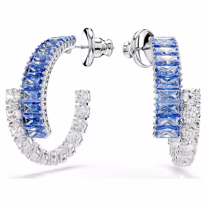 Kleur uw stijl met het levendige ontwerp van deze Matrix-oorbellen. Elk stuk is vervaardigd voor een elegante uitstraling en is voorzien van heldere en blauwe Swarovski Zirkonia in een levendige mix van ronde en baguette-slijpvormen. Deze oorbellen kunnen worden gedragen met bijpassende Matrix-stukken om de kleur en het licht in alles wat u draagt te versterken.
Artikelnr.: 5722459
Collectie:  Matrix
Formaat: 3 x 1 cm
Materiaal:  Rodium-verguld, Zirkonia
Kleur:  Blauw
Gewicht (individueel product):  5.12 g