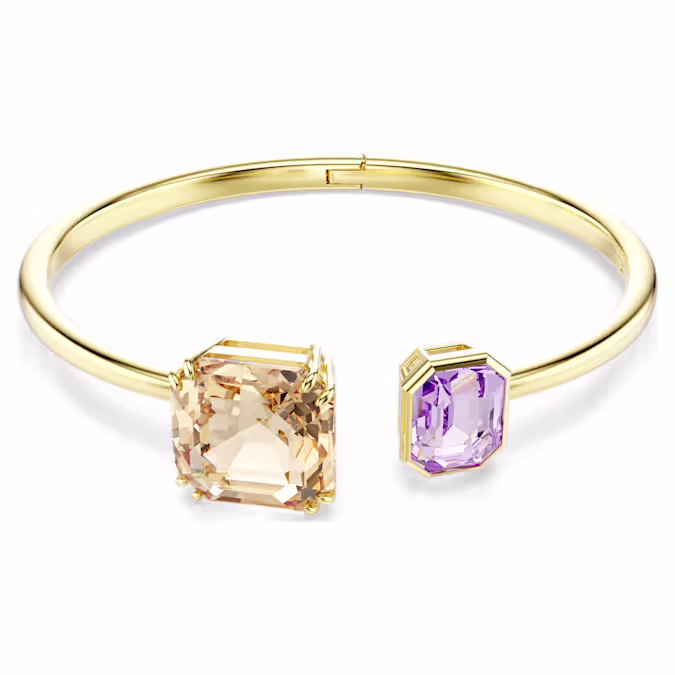 Deze speelse armband fleurt elke outfit direct op. De open band heeft een goudkleurige toplaag en is voorzien van een karamelkleurig kristal in een dubbele klauwzetting en een kleiner paars kristal in een lunettezetting. Combineer het met uw andere favoriete armbanden of draag het met de bijpassende Millenia-stukken om de glans te accentueren.
Artikelnr.: 5725754
Collectie:  Millenia
Lengte: 17.9 cm
Binnenste diameters: 6.2 x 5.2 cm
Formaat motief: 1.4 x 2.9 cm
Afstand opening: 4.8 cm
Materiaal:  Kristallen, Goudkleurige toplaag
Kleur:  Bruin
Type sluiting:  Wonderclick