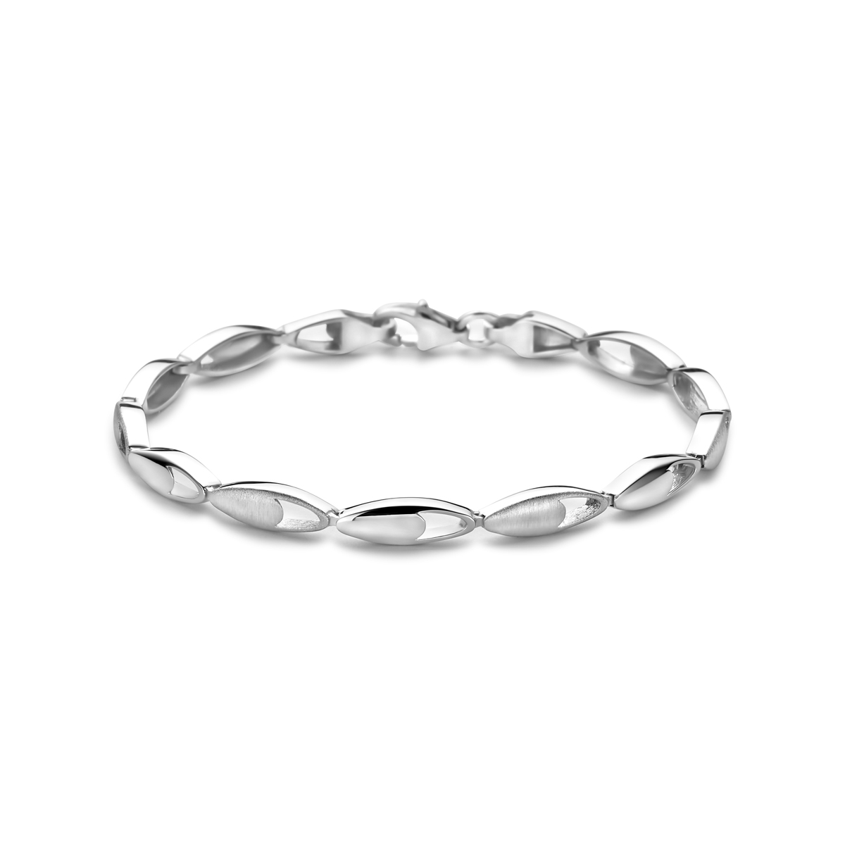 Gerhodineerd 925 zilveren armband met een schakelbreedte van 4,5mm. De armband heeft een draaglengte van 19cm. Uitgevoerd met karabijnsluiting.