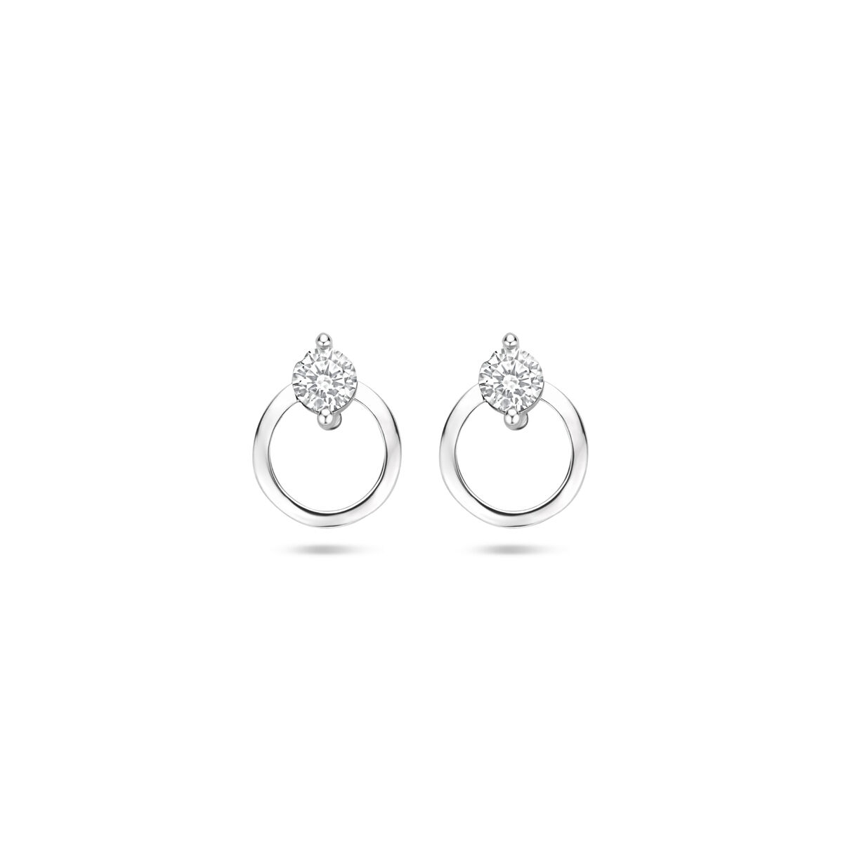 De Oorknoppen zirkonia met modelnummer 1339796 zijn elegante en verfijnde stud oorbellen. Deze mooie sieraden vallen onder de categorie "Jewel" en zijn ideaal om dagelijks te dragen of bij speciale gelegenheden voor een vleugje glamour. Draag ze met opgestoken haar of een stijlvolle updo om hun schittering optimaal te laten uitkomen.