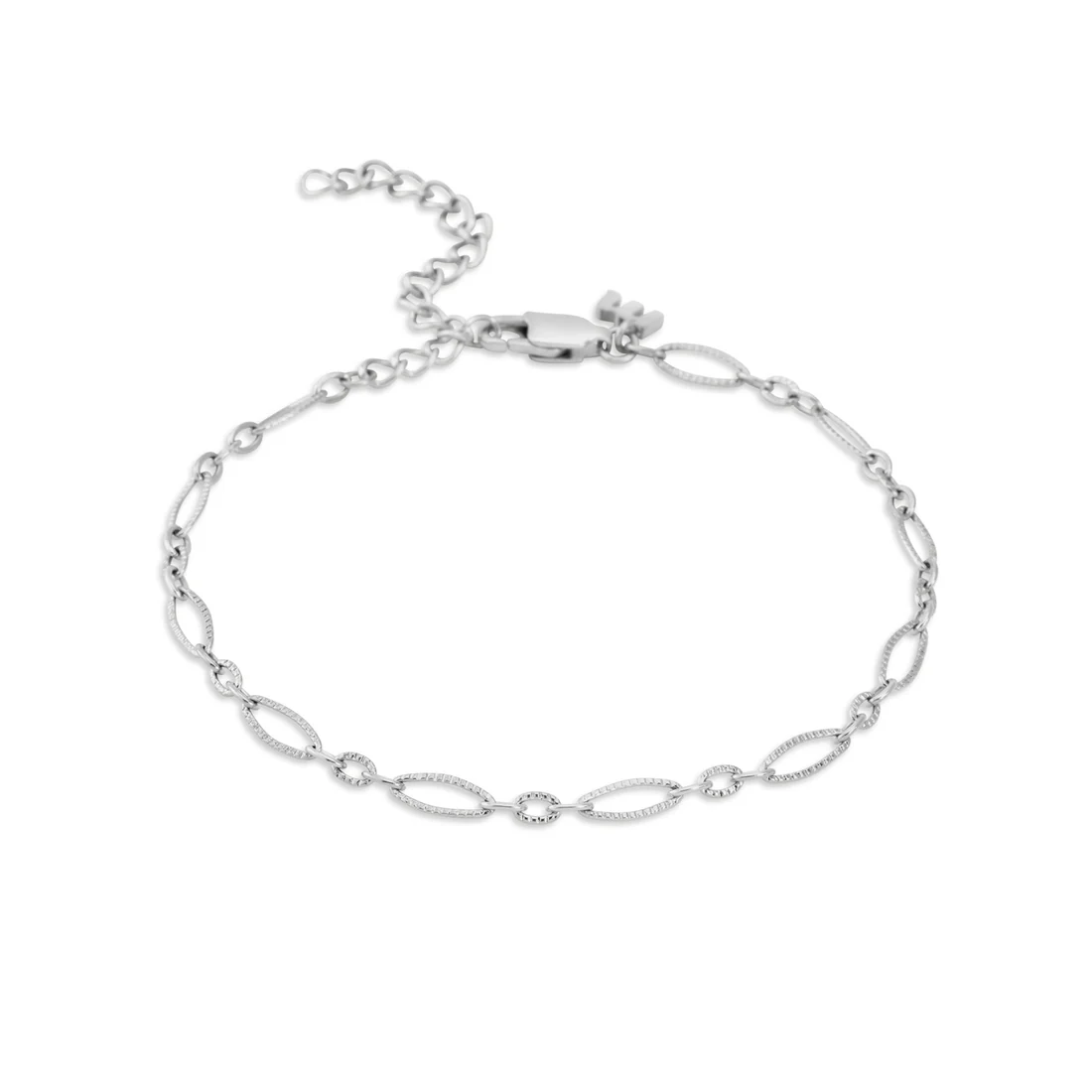 De Melano Friends Nola armband voegt een speelse touch toe aan jouw collectie. De diamantvormige schakels met ribbeltextuur zorgen voor een unieke uitstraling. Tip: combineer met de bijpassende Noor ketting. De Nola Armband is 16 cm lang (tot 5 cm extra verstelbaar) en is verkrijgbaar in een zilver-, rose goud- of goudkleurige plating.