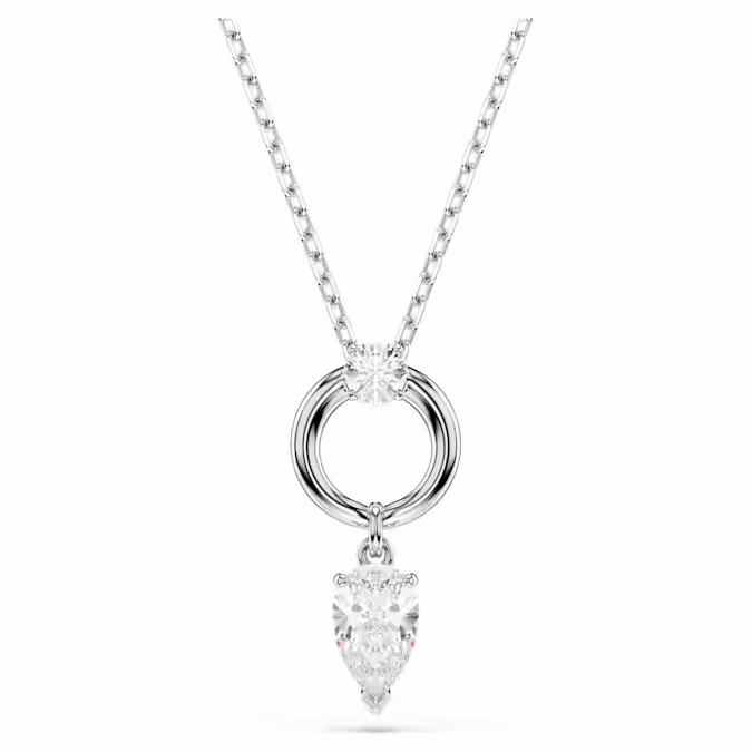 Deze Mesmera-hanger combineert schittering met verfijning en creëert zo een oogverblindend sieraad voor elke dag. Het glinsterende motief bestaat uit een Swarovski Zirkonia in de pear-slijpvorm die is bevestigd aan een luxueuze ring met rhodium toplaag. In het midden is een extra Swarovski Zirkonia in ronde slijpvorm geplaatst en dankzij een schuifmechanisme op de ketting kan de hanger gemakkelijk op de gewenste lengte worden versteld. Draag het met de bijpassende oorbellen om uw eigen prachtige set te creëren.
Artikelnr.: 5723146
Collectie:  Mesmera
Lengte (minimum - maximum): 38 - 45 cm
Formaat motief: 2.2 x 1 cm
Materiaal:  Kristallen, Rodium-verguld, Zirkonia
Kleur:  Wit
Type sluiting:  Schuifbare bal