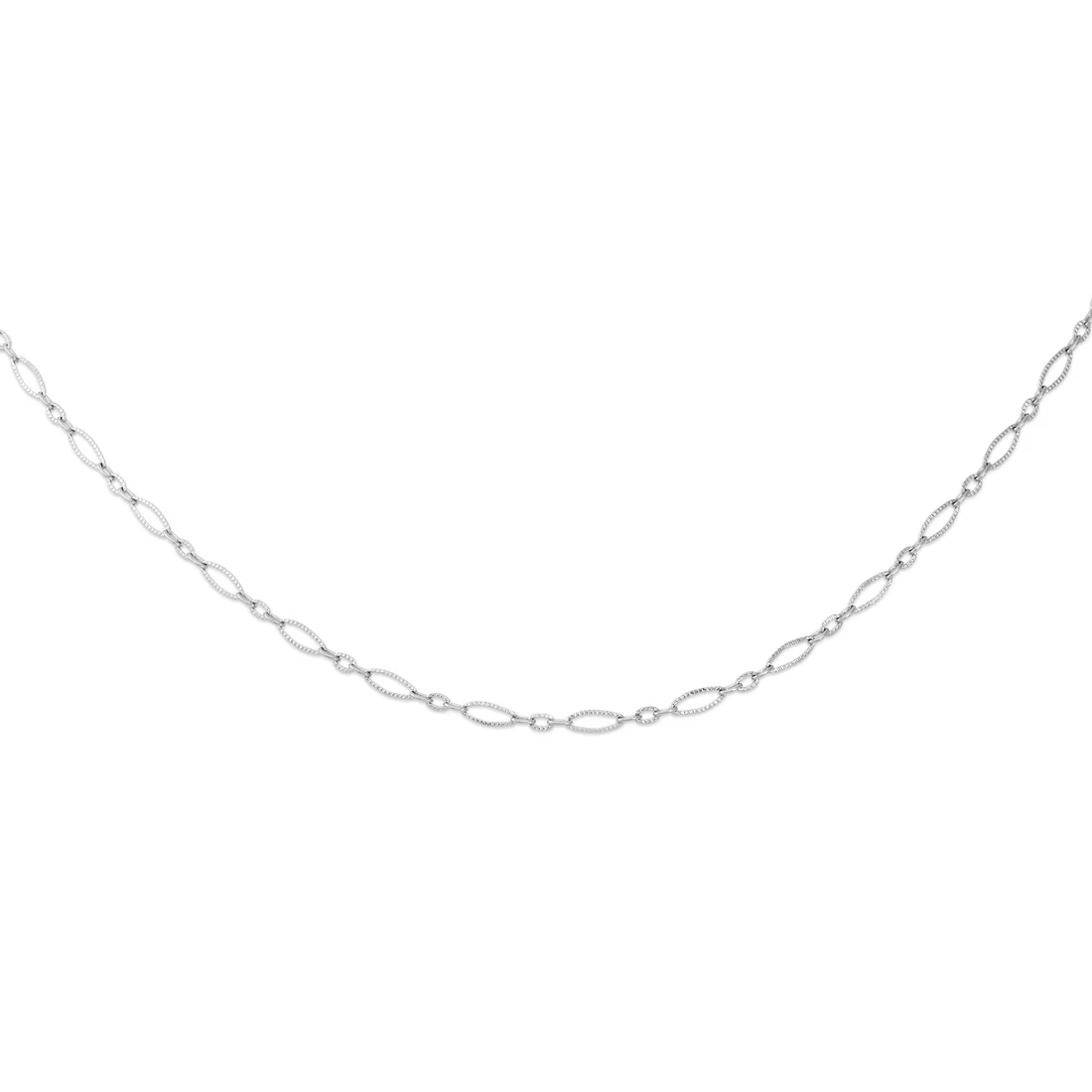 De Melano Friends Noor ketting is een unieke eyecatcher. De diamantvormige schakels met ribbeltextuur geven een speels, maar elegant karakter aan deze ketting. Combineer hem met jouw andere favoriete Melano kettingen voor een verrassende look. De Noor Ketting is 42 cm lang (tot 8 cm extra verstelbaar) en is verkrijgbaar in een zilver-, rose goud- of goudkleurige plating.