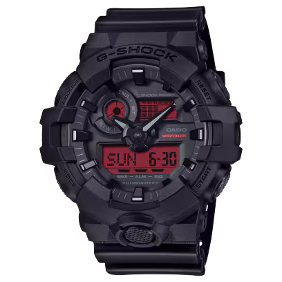 Ga voor gedurfd, stoer en intens met de zwart-rode collectie van G-SHOCK.

De levendige, dieprode kleur van het LCD-scherm steekt echt af tegen de zwarte rand, horlogeband en wijzerplaat, wat niet alleen de zichtbaarheid verbetert, maar ook de grenzen van een gedurfd ontwerp verlegt.

Activeer de achtergrondverlichting om het digitale display te verlichten voor een nog betere zichtbaarheid. 

Maak een uniek statement in volledig zwart met een vleugje gedurfd rood.