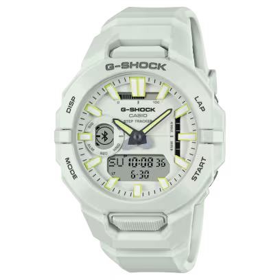 Til je dagelijkse training naar een hoger niveau in stijl en comfort met een G-SHOCK die speciaal is ontworpen voor urban sports.

Geniet meer van je workout met de GBA-950, die boordevol praktische functies zit om je te ondersteunen bij hardlopen en andere trainingsschema's. Gebruik de GPS-functionaliteit van je smartphone om afstandmetingen aan te passen, waarna het horloge je tempo kan bijhouden, zelfs zonder smartphoneverbinding. Gebruik de Auto Lap-functie om automatisch tijden over een bepaalde afstand bij te houden en gebruik de speciale app om eenvoudig gegevens uit het logboek te beheren, de activiteitsgeschiedenis te bekijken en nog veel meer.

De bezel en horlogeband zijn naadloos samengevoegd tot een enkel buitenstuk en bieden robuuste bescherming voor de met koolstofvezel versterkte harskast. De horlogebandbandconstructie, ontworpen voor maximale flexibiliteit, zorgt voor een nog comfortabelere pasvorm om de pols. Bovendien zorgt de zelfklevende glasbevestiging voor een compacter aanzet-ontwerp, waardoor het scherpe silhouet van de bezel tot de horlogebandband wordt versterkt.

Het nieuwe horlogebandontwerp is ontwikkeld in samenwerking met OUTSENSE Inc., een leider op het gebied van ""origami engineering"". Hun inzichten, verkregen uit de kunst van het papiervouwen, zorgen voor een horlogeband met diepte en dimensie en een uitzonderlijk comfortabele pasvorm. Nauwkeurig geanalyseerde berg- en dalplooihoeken in de basisdelen van de horlogeband trekken naar links en rechts naar buiten, zodat de kast goed tegen de pols past aan de onderkant van de golfvormige basis van de horlogeband. 

De belangrijkste harsonderdelen die zijn toegepast in de behuizing, de rand en de band zijn gemaakt met harsen van biologische oorsprong om de impact op het milieu te verminderen.

Synchroniseer met je smartphone via Bluetooth® voor nauwkeurige tijdregistratie, eenvoudige meldingen (geluidswaarschuwing), stappentellingen en meer. Met een batterij die 2 jaar meegaat, is dit horloge klaar om je te helpen met alles van het beheren van je dagelijkse gezondheid tot het verbeteren van je uithoudingsvermogen tijdens het hardlopen - en dat alles met een modieuze sportieve look.

Over Origami engineering
Origami engineering is de wetenschappelijke en technische studie en toepassing van traditionele Japanse papiervouwtechnieken. Origami is de kunst van het vouwen van papier om vormen te creëren en origamitechniek past deze technieken toe op verschillende gebieden.