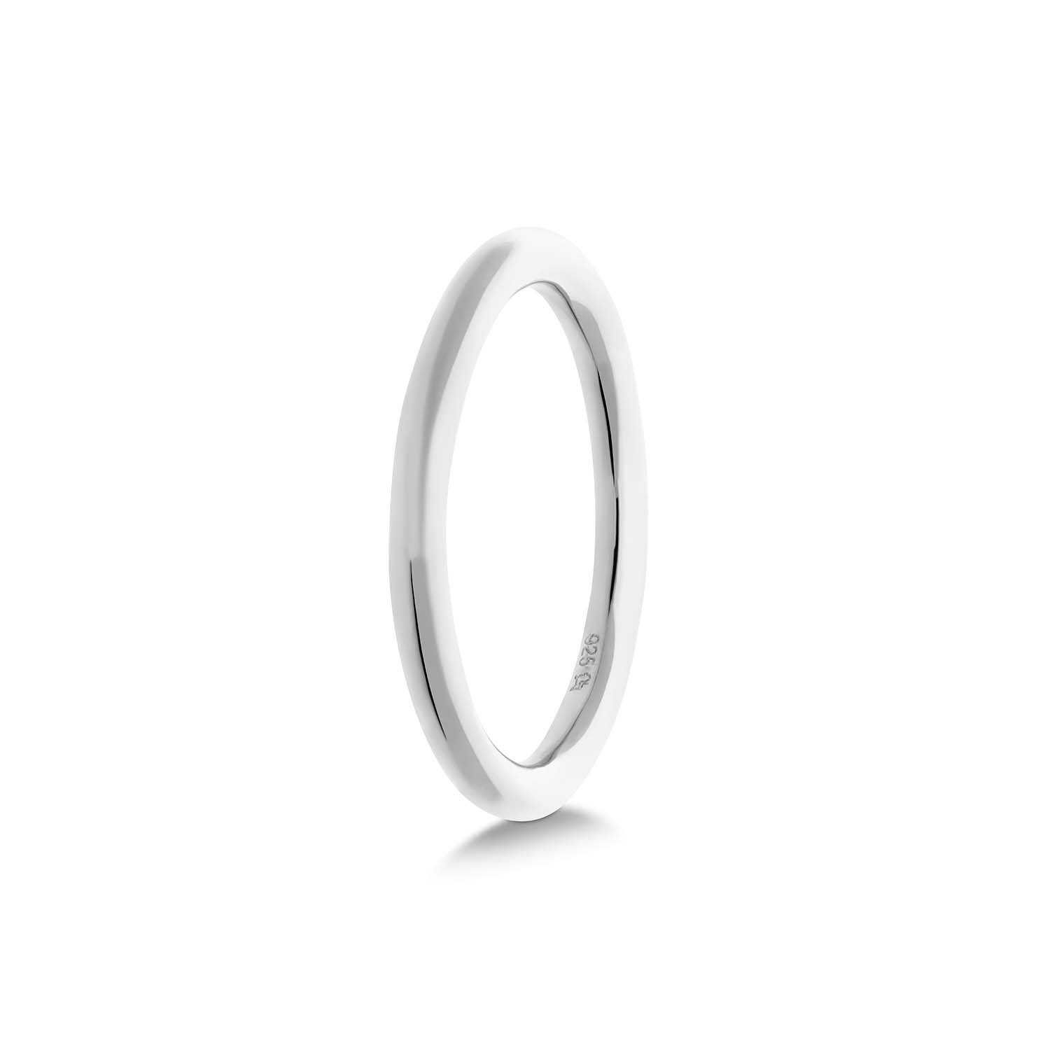 Deze ring van Glow is gemaakt van 925 sterling zilver en is een mooie toevoeging aan je sieradencollectie! De ring is verkrijgbaar in maat 50, 52, 54 en 58. Hoe combineer jij hem?

GLOW
Benadruk jouw stijl met de verfijnde sieraden van GLOW en laat je inspireren door de uitgebreide collectie 14 karaats gouden sieraden van de hoogste Europese kwaliteit. Ontworpen om elke dag te dragen. Naast tijdloze ontwerpen bestaat de collectie ook uit hippe sieraden; zoals minimalistische gouden kettingen en grafische oorknopjes. Wil je een beetje extra stralen? Kies dan voor flonkerende zirkonia of ga voor luxe met onze geraffineerde diamanten sieraden.
  
  Specificaties
  - 114.1374
  - Ring
  - 925 sterling zilver
  - Maat 54