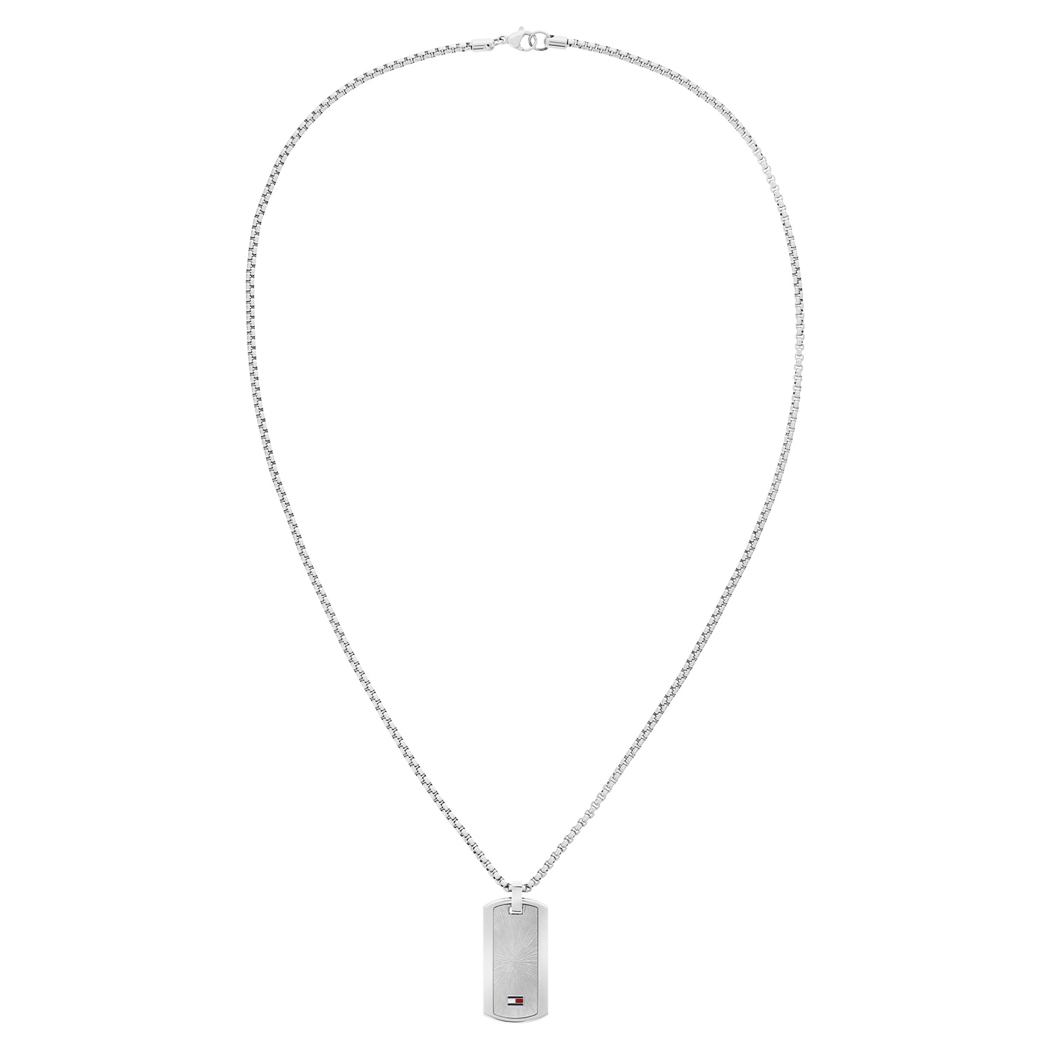 Tommy Hilfiger Jewels TJ2790627 Ketting Heren Staal 56cm
Deze ketting van Tommy Hilfiger uit de jewelry serie Jameson met nr: TJ2790627 is een opvallend model. De stalen heren ketting heeft een gourmetschakel met een stoere dog tag eraan. De dog tag is aan 2 kanten draagbaar. Aan de voorkant zit een bewerkte baan met daarin het gekleurde logo en de achterzijde is glad met de naam Hilfiger erin gegraveerd. De ketting heeft een lengte van 56cm en is leuk te combineren met andere armbanden en sieraden van Tommy Hilfiger.

Het merk:
Tommy Hilfiger is wereldwijd één van de grootste designer lifestyle merken en is internationaal bekend om haar classic American cool stijl. De sieraden zijn voor dames en heren met een eigen stijl, die niet bang zijn om dit aan de wereld te laten zien.

Specificaties:
- Ketting met dog tag
- Materiaal: Staal
- Lengte 56cm
- Heren sieraad