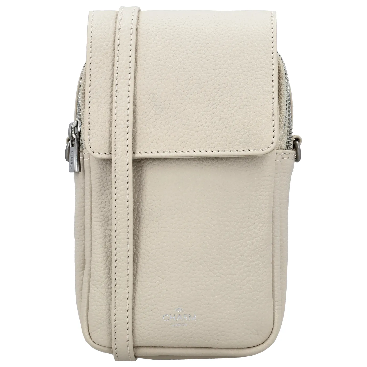 De Charm London Washington Telefoontasje is het ideale accessoire voor wie stijl en functionaliteit wil combineren in een compact formaat. Gemaakt van hoogwaardig materiaal en ontworpen met oog voor detail, is dit tasje perfect voor onderweg of een dag waarop je licht en georganiseerd op pad wilt gaan.

Het tasje beschikt over twee ritsvakken en een handige overslag, zodat je je spullen veilig kunt opbergen. Binnenin is ruimte voor je telefoon én vier pasjesvakken, zodat je alles wat je nodig hebt overzichtelijk bij de hand hebt.

Dankzij de verstelbare en afneembare schouderband draag je het telefoontasje precies zoals jij wilt: crossbody, over de schouder of als clutch.

Kenmerken:


Twee ritsvakken en een overslag
Vier vakjes voor pasjes
Ruimte voor je telefoon
Verstelbare en afneembare schouderband