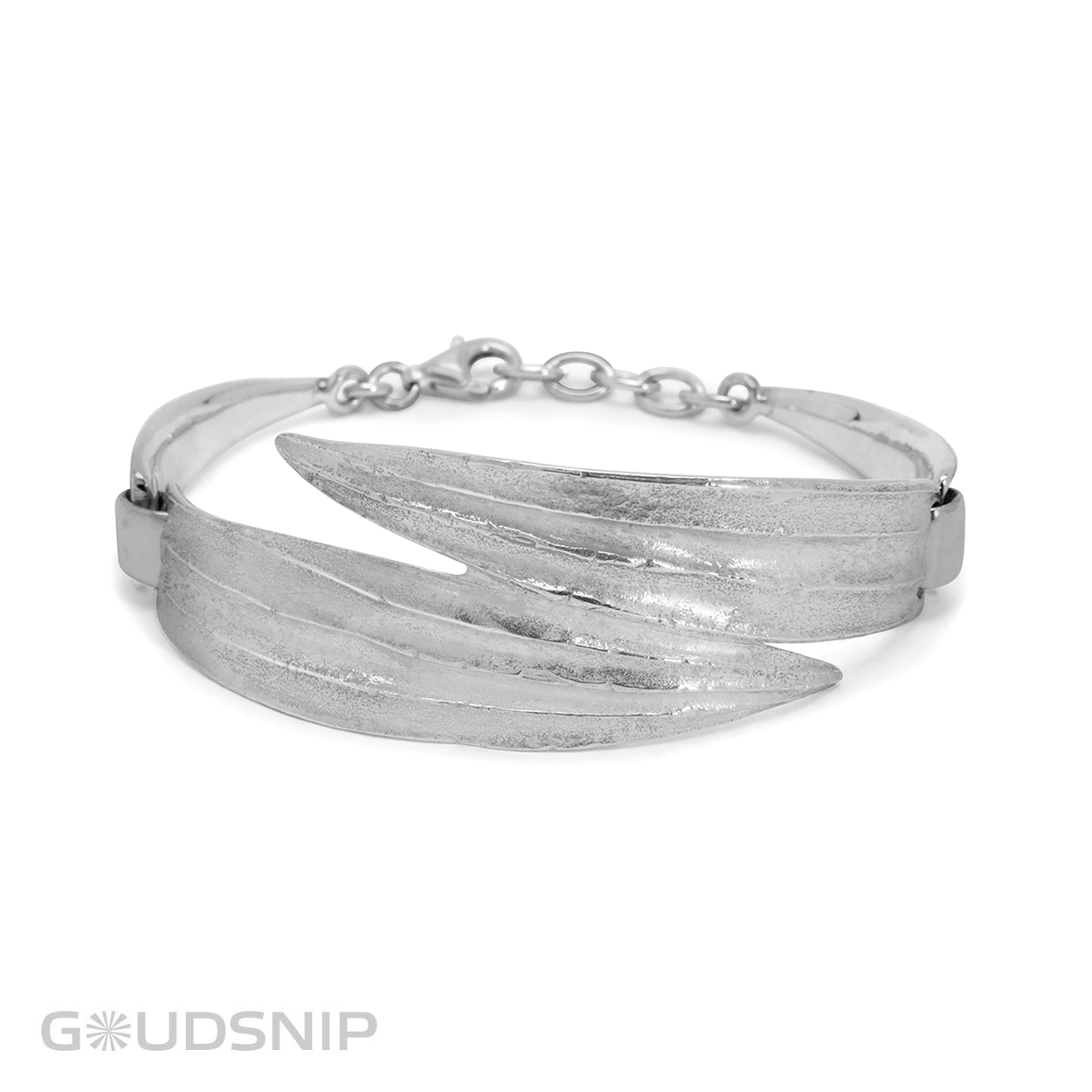 Unieke armband gemaakt in ons eigen atelier  met bladnerf. Nature inspired.