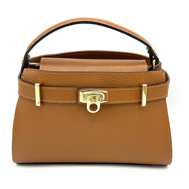 Lederen Handtas geïnspireerd op de Kelly Bag – Elegant & Veelzijdig

Deze stijlvolle lederen handtas doet denken aan de iconische Kelly Bag en straalt pure elegantie uit. De tas is voorzien van een vaste handgreep en een klep met magneetsluiting, waarmee je jouw look een klassieke touch geeft.

Je kunt de tas zowel in de hand dragen als comfortabel over de schouder met de afneembare en verstelbare schouderriem.

De binnenkant is praktisch ingedeeld met een hoofdvak, een ritsvak en een steekvak – ideaal om je essentials georganiseerd mee te nemen. Aan de onderzijde zitten beschermende metalen voetjes (poortjes), wat extra duurzaamheid biedt. Alle fournituren zijn uitgevoerd in een luxe goudkleurige afwerking.

Afmetingen: 18 cm (hoogte) x 25 cm (breedte) x 11 cm (diepte)
Materiaal: Echt leder