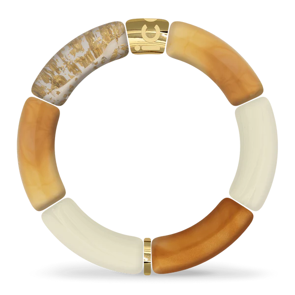 Warm Orange

Fleur je stijl op met de ICE Bella Warm Orange armband. Dit sieraad is geïnspireerd op de warme tinten van de zonsondergang en roept een gevoel van comfort en vitaliteit op. Het warme oranje creëert een opvallend contrast en voegt een dynamische touch toe aan je alledaagse look. Deze armband belichaamt de ongedwongen elegantie en energie van warme tinten. Laat je verleiden door de gedurfde schoonheid van de ICE Bella collectie.