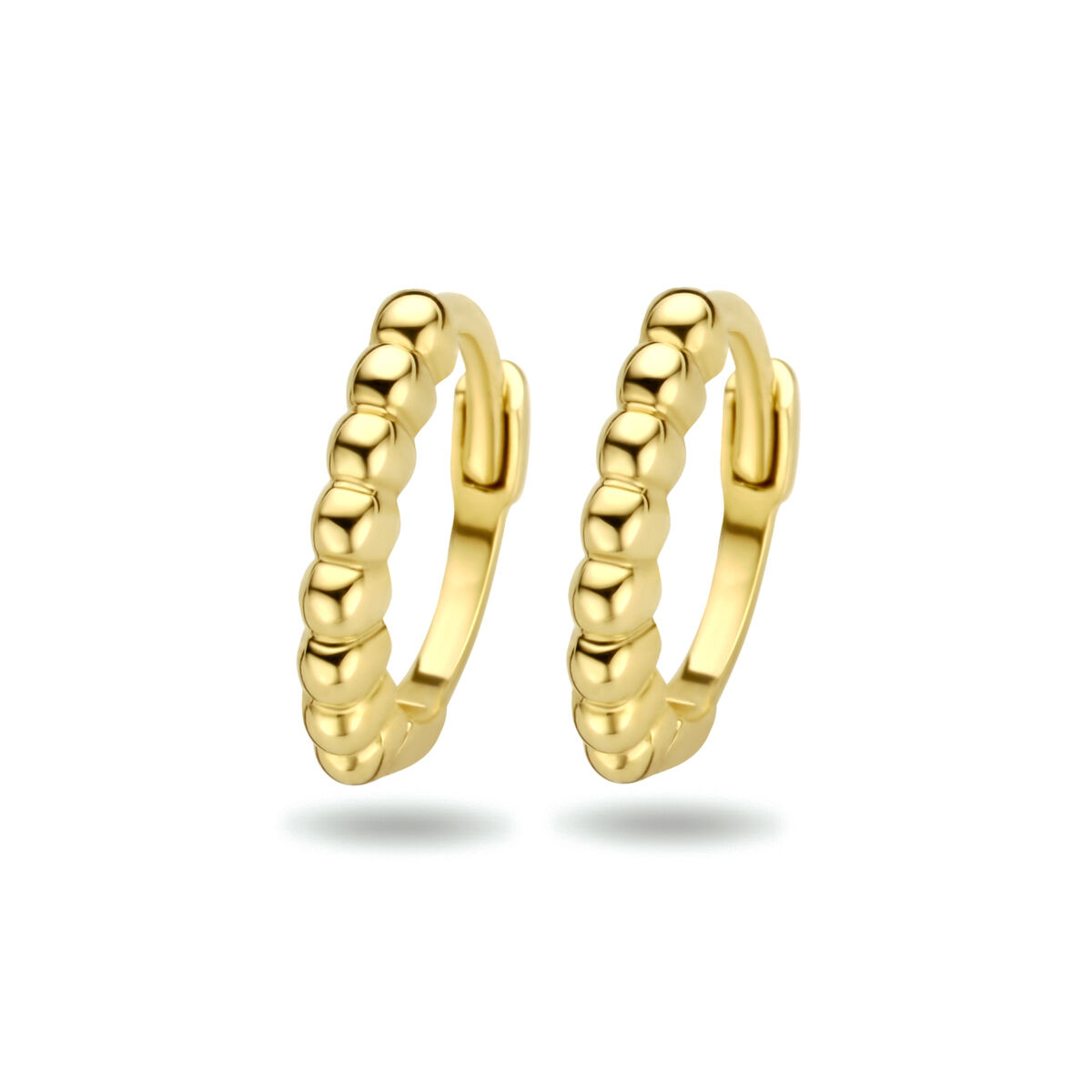 De Klapoorringen met modelnummer 4024839 hebben een diameter van 10 mm en zijn gemaakt van goud. Ze zijn bolvormig, glanzend en goudkleurig, met een gewicht van 0,68 gram. Deze creolen zijn perfect voor dagelijks gebruik of speciale gelegenheden. Draag ze met opgestoken haar om hun elegante glans te laten zien.