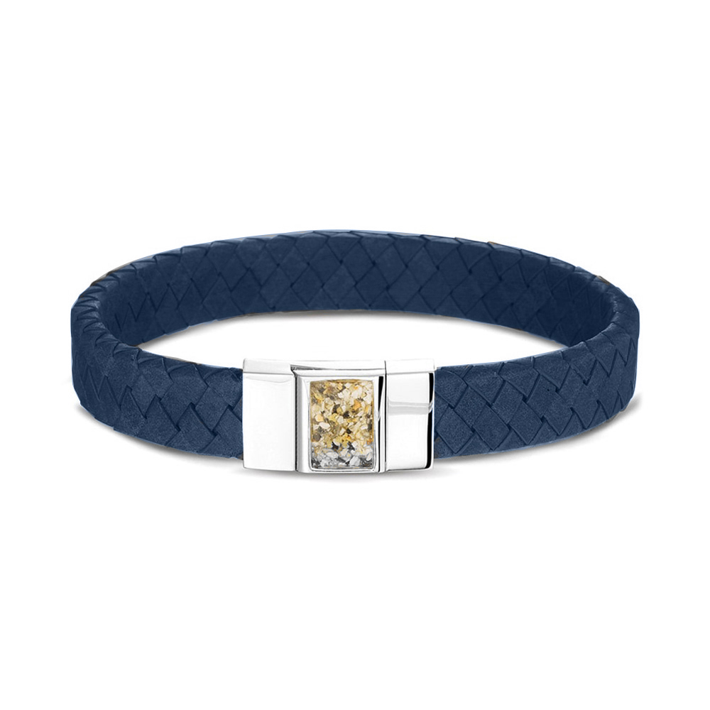 Zilveren armband met leer. Bovenop het zilveren slot kan de armband gevuld worden met as of er kan een vingerafdruk in gelaserd worden. De lederen band is verkrijgbaar in diverse kleuren en wordt voor u op de juiste polsmaat gemaakt. Door op het as-compartiment te drukken opent u het slot.'

verkrijgbaar vanaf €249,-  in zilver 
en €2881,- in 14 krt goud

let op door de fluctuerende goudkoers kunnen de prijzen veranderen.

Leverbaar In  zilver of 14krt geel/wit/of rosé Goud 
en met alle verschillende hars kleuren naar keuze 

U kunt bij ons in de winkel het sieraad samenstellen en zien welke opties allemaal mogelijk zijn
