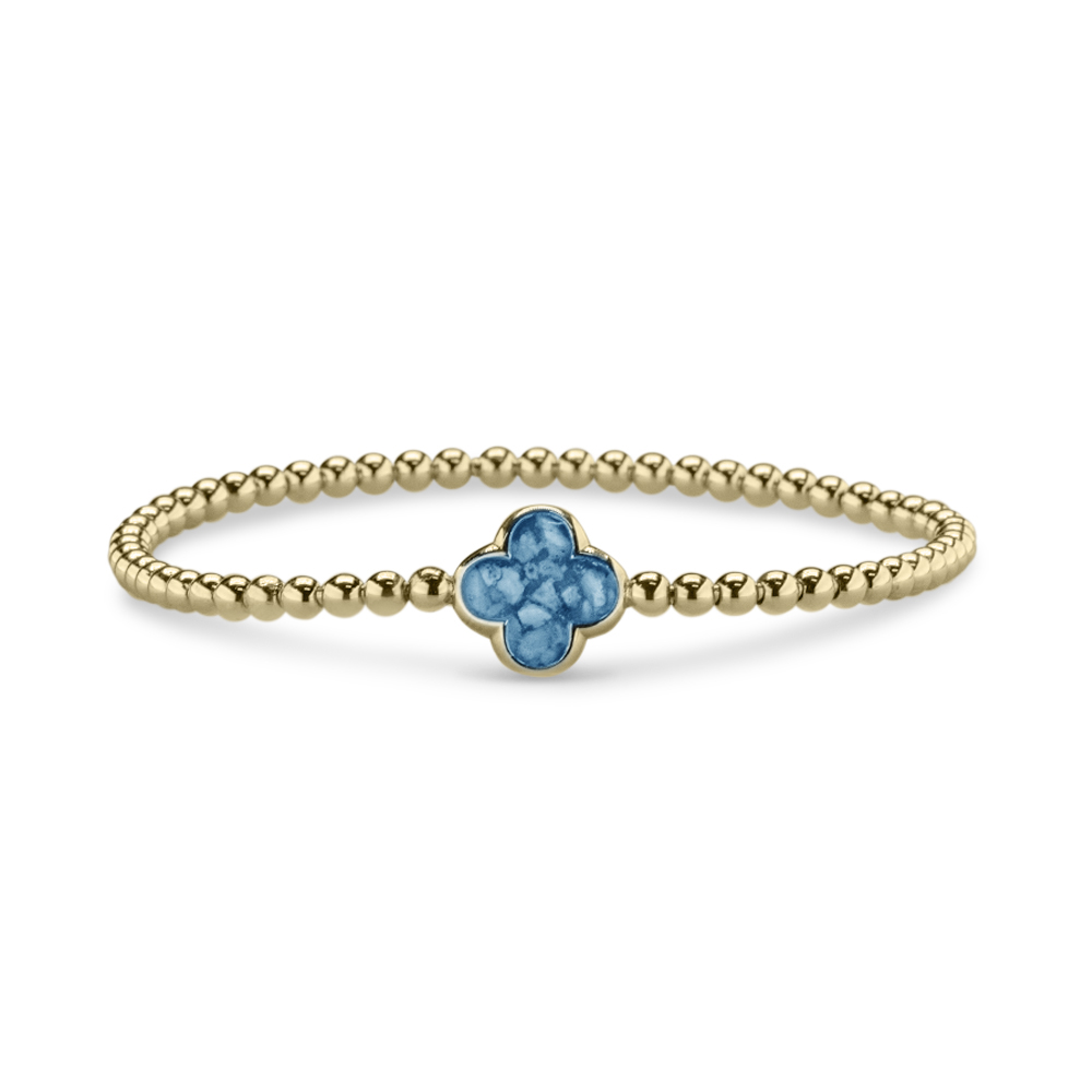 Klaver bolletjes armband. Deze armband is voorzien van een stalen veer (geen elastiek). De armband moet net over de hand kunnen schuiven om mooi aangesloten aan de pols te kunnen dragen. Dit sieraad wordt zichtbaar aan de voorkant gevuld met as of haar en wordt vermengd met onze speciale hars

verkrijgbaar vanaf €195,-  in zilver 
en €1656,- in 14 krt goud

let op door de fluctuerende goudkoers kunnen de prijzen veranderen.

Leverbaar In  zilver of 14krt geel/wit/of rosé Goud 
en met alle verschillende hars kleuren naar keuze 

U kunt bij ons in de winkel het sieraad samenstellen en zien welke opties allemaal mogelijk zijn