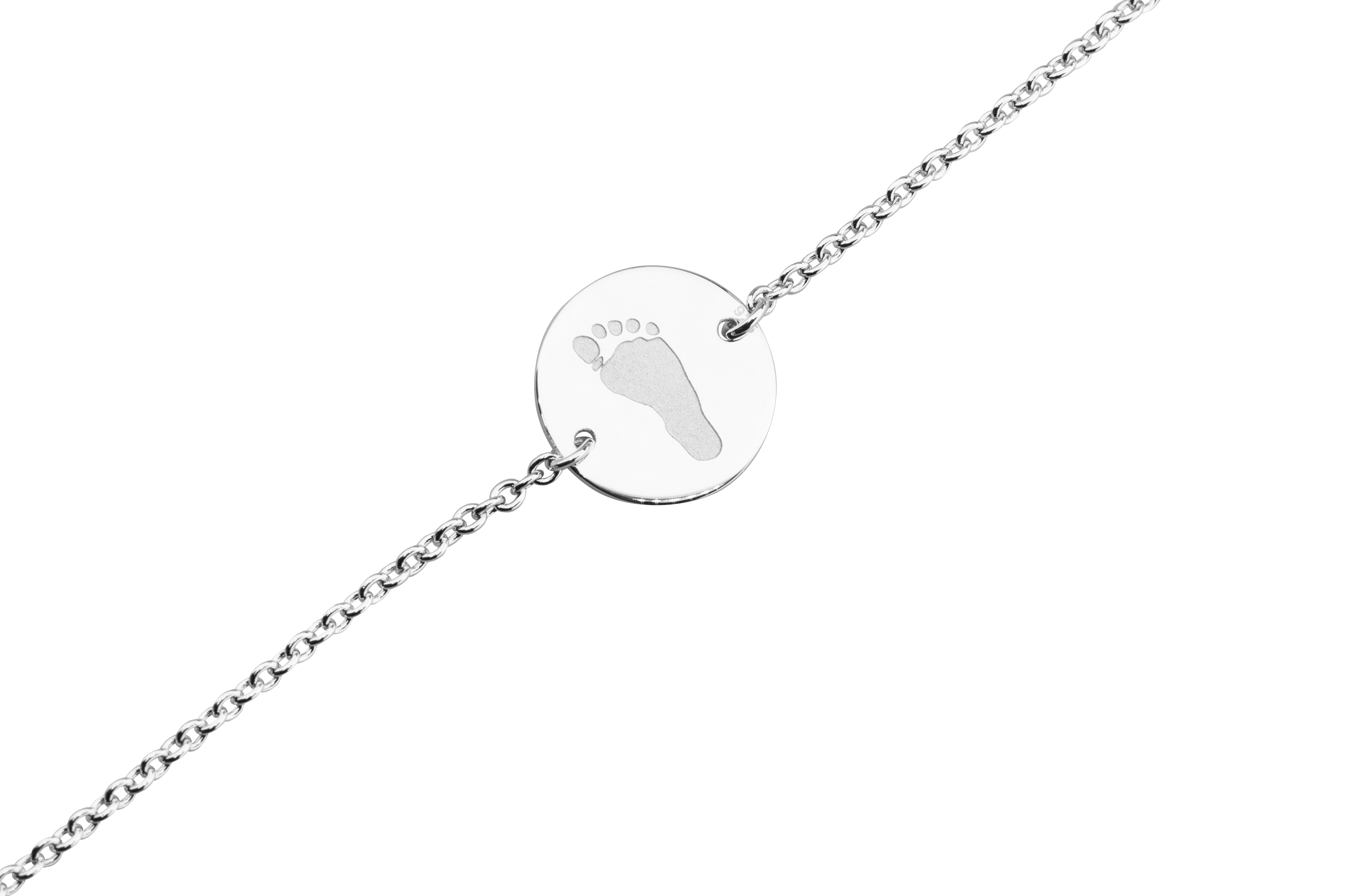 Verkrijgbaar vanaf €65,- in zilver exclusief gravure

Leverbaar In  zilver of 14krt geel/wit/of rosé Goud 

U kunt bij ons in de winkel het sieraad samenstellen en zien welke opties allemaal mogelijk zijn

- Graveeropties 
 Vingerafdruk Medium (+ €75)
 Naam (+ €15 voor één woord. €5 per ieder volgend woord)
 Datum (+ €15)
 Handgeschreven tekst (+ €30 tot zes letters. €2.50 per iedere volgende letter)
 Initialen (+ €10)
 Voetafdruk (+ €40)
 Handafdruk (+ €40)
 Pootafdruk (+ €40)