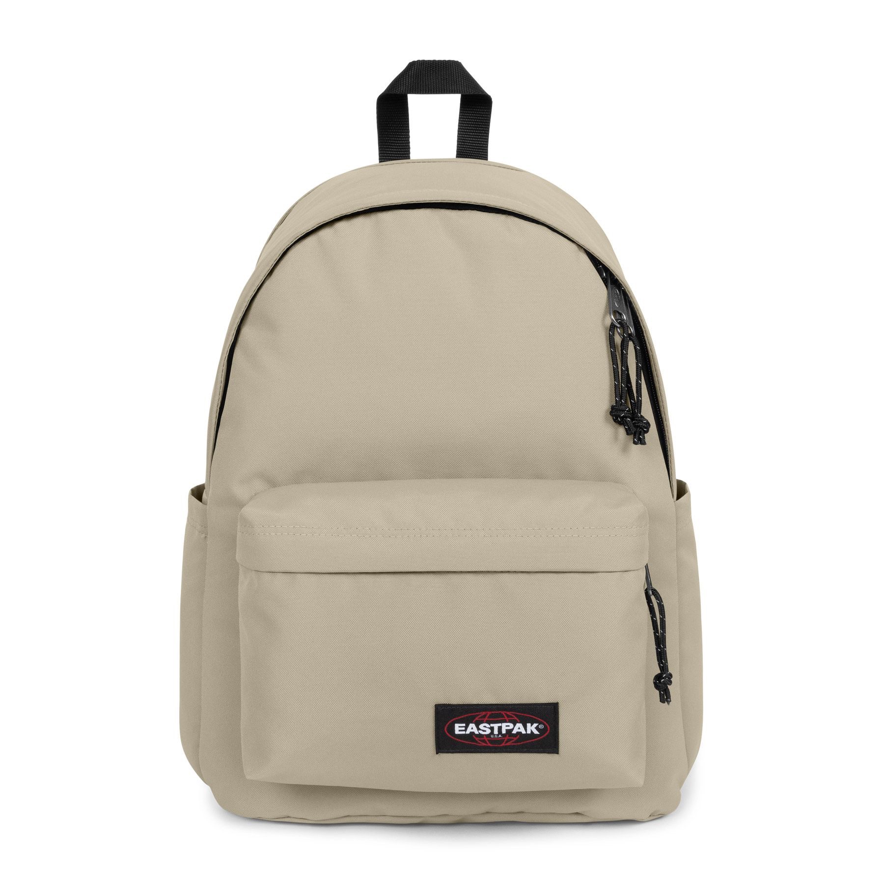 Eastpak Day Office – Beach Beige
De Day Office tas in de stijlvolle kleur Sunday Grey is ontworpen voor flexibiliteit en comfort, perfect voor dagelijks gebruik naar werk of school.

Dankzij de verstelbare schouderband, stevige handvatten en de mogelijkheid om hem ook als rugzak te dragen, pas je deze tas moeiteloos aan op jouw stijl en ritme.

Met twee ruime hoofdvakken, een georganiseerd voorvak, een achtervak én een gewatteerd laptopvak, neem je al je essentials veilig en overzichtelijk mee. De flessenhouder aan de zijkant en het gebruik van waterbestendige stof maken hem extra praktisch voor onderweg.

Specificaties:

Inhoud: 31 liter
Afmetingen: Hoogte 44 cm x Breedte 29,5 cm x Diepte 24 cm
Gewatteerd laptopvak
Voorvak en achtervak met rits
Verstelbare schouderbanden en comfortabele handgrepen
Gewatteerd rugpaneel
Zijkant voorzien van flessenhouder
Gemaakt van waterbestendig materiaal
Stijlvol, veelzijdig en klaar voor elke dag.

