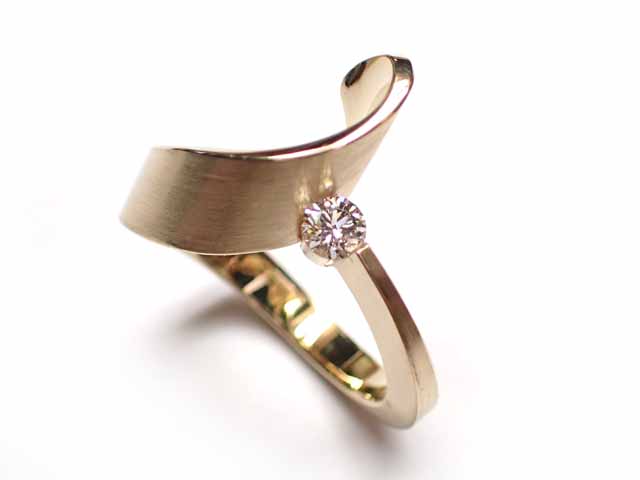 Chapeau

Car K035g 14krt geelgouden ring met 0.15crt diamant
