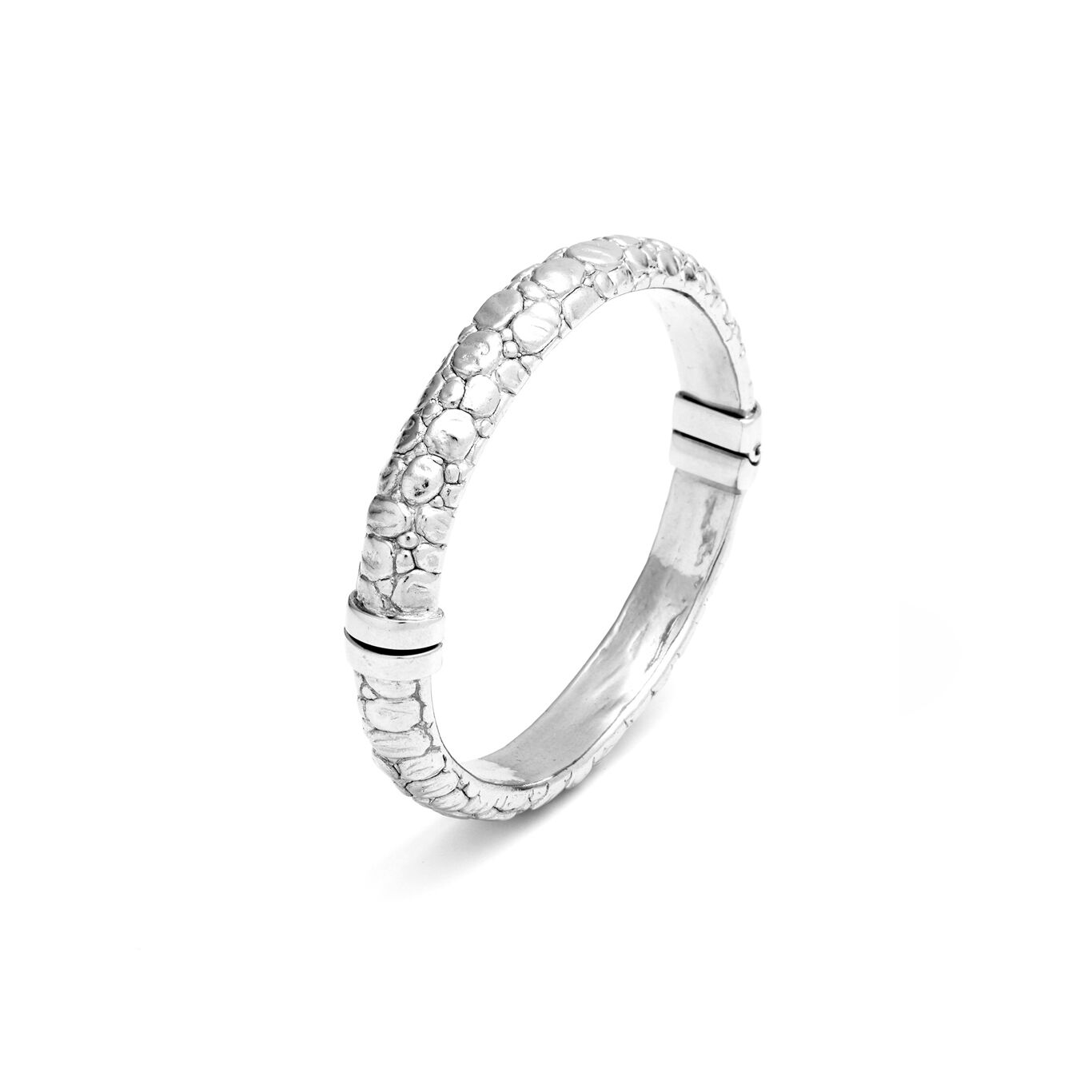 Sterling Silver
Internal oval measure 5.5x6 cm
Spring opening