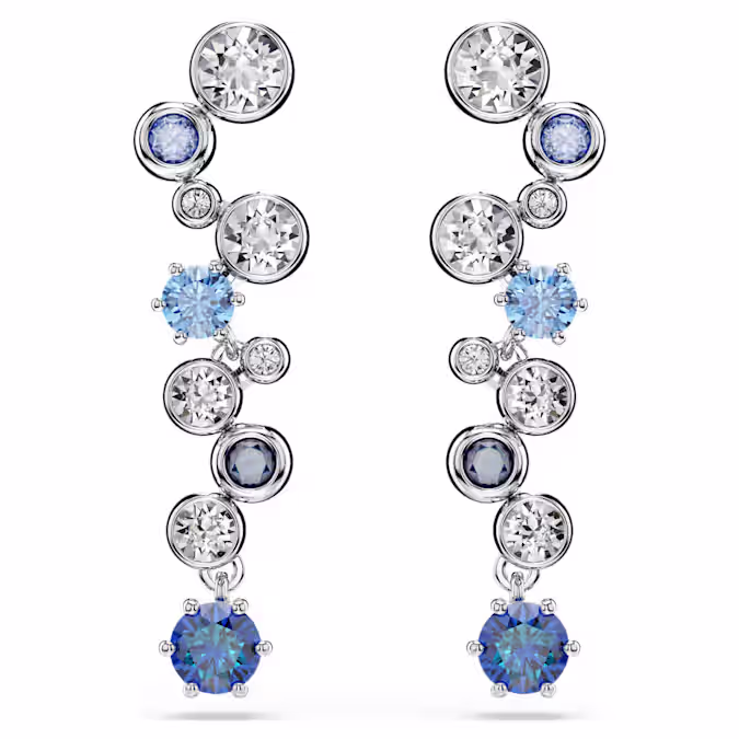 Deze fonkelende Constella-oorbellen zijn een unieke keuze voor levendige zelfexpressie. De strengen met rhodium toplaag zijn voorzien van heldere kristallen en blauwe Swarovski Zirkonia in verschillende formaten en tinten, elk in een klauw- of lunettezetting. Draag ze samen met de bijpassende Constella-ketting om het licht en de kleur in uw garderobe te maximaliseren.
Artikelnr.: 5732775
Collectie:  Constella
Formaat: 3.9 x 1 cm
Materiaal:  Kristallen, Rodium-verguld, Zirkonia
Kleur:  Blauw
Gewicht (individueel product):  4.25 g