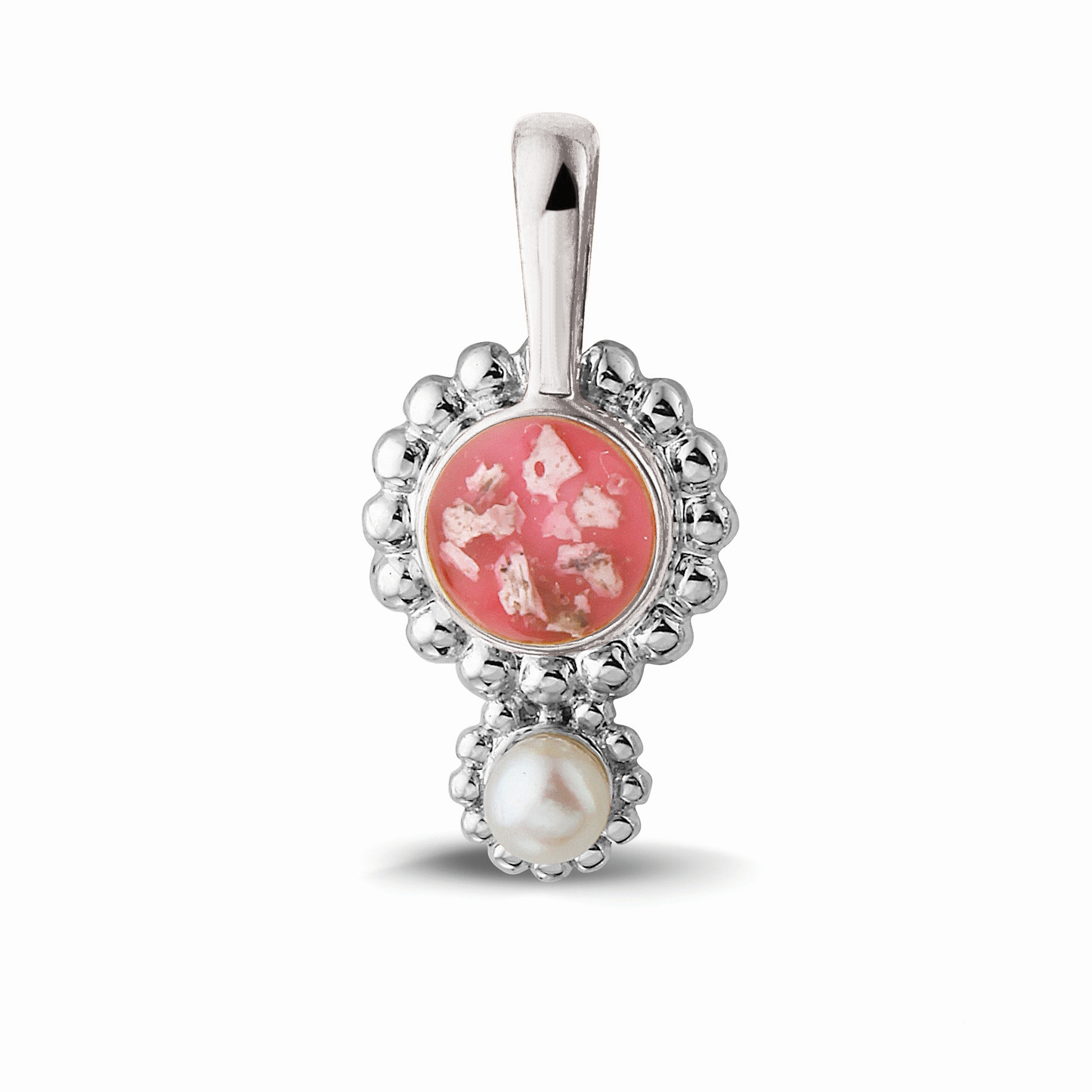 Hangertje met Zoetwaterparel. Dit sieraad wordt zichtbaar aan de voorkant gevuld met as, haar of moedermelk en wordt vermengd met onze speciale hars.

Verkrijgbaar vanaf €129,- in zilver 

Leverbaar In  zilver en of 14krt geel/wit/of rosé Goud 
en met alle verschillende hars kleuren naar keuze 

U kunt bij ons in de winkel het sieraad samenstellen en zien welke opties allemaal mogelijk zijn