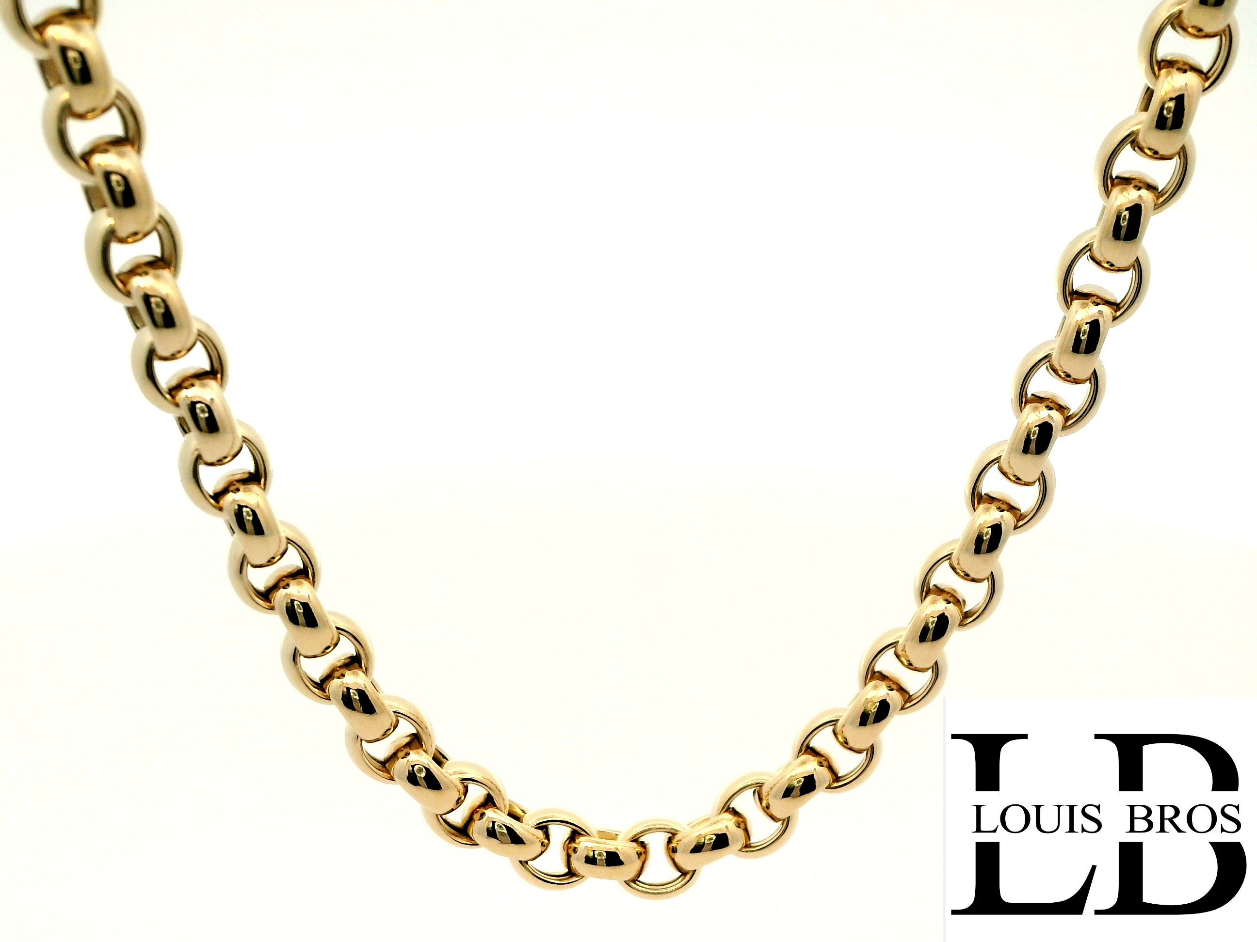 Dit subtiele geelgouden jassèron collier is een tijdloos en stijlvol sieraad dat elke outfit naar een hoger niveau tilt. Vervaardigd uit hoogwaardig 14 karaat goud (16.5 gr), straalt dit collier een verfijnde elegantie uit zonder te overdrijven. Met een dikte van 4,5 mm biedt het de perfecte balans tussen zichtbaarheid en subtiliteit, ideaal voor dagelijks gebruik of als verfijnde aanvulling op een formele look.

De jassèron schakel, ook wel bekend als ankerschakel, staat bekend om zijn ronde, gelijkmatige schakels die zorgen voor een soepele en sterke ketting met een klassieke uitstraling. Afgewerkt met een duurzame karabijnsluiting voor extra veiligheid en comfort.

Kenmerken:

Materiaal: 14 karaat geelgoud

Type schakel: Jassèron (ankerschakel)

Dikte: ca. 4,5 mm

Sluiting: Stevige karabijnsluiting

Stijl: Subtiel, elegant en tijdloos

Een prachtig collier dat solo gedragen kan worden voor een minimalistische look, of gecombineerd met een hanger voor een persoonlijk accent. Perfect als geschenk of als luxe toevoeging aan je eigen collectie.