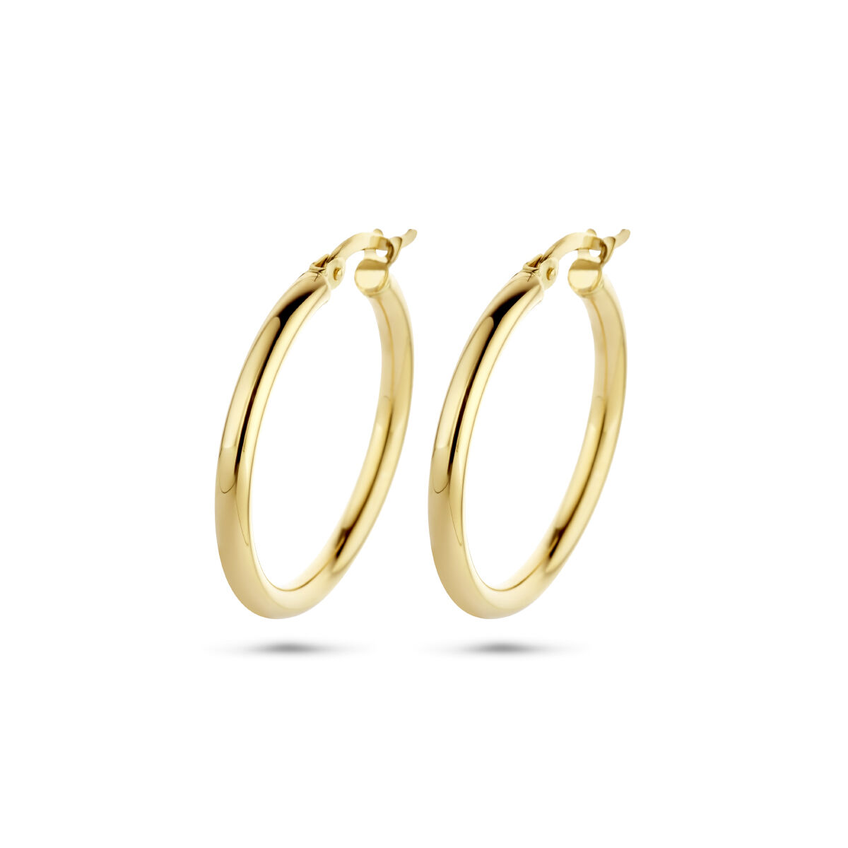 Geelgouden oorringen met een ronde buis en een hefboom-sluiting. De oorringen hebben een afmeting van 25x2.5mm


