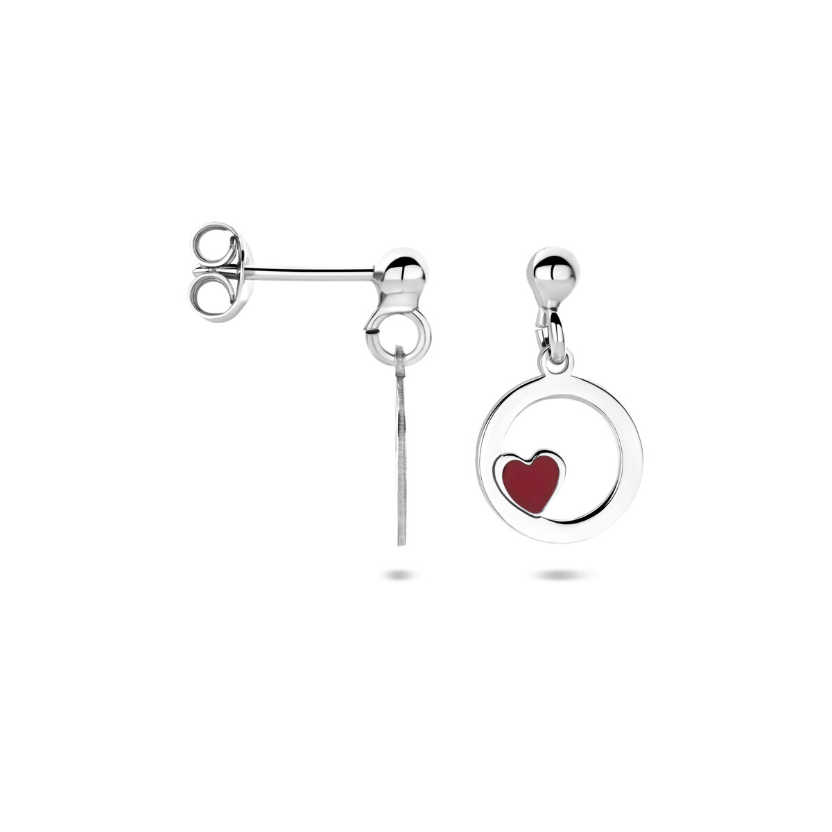Zilveren oorstekers met cirkelhanger met daarin een rood hartje