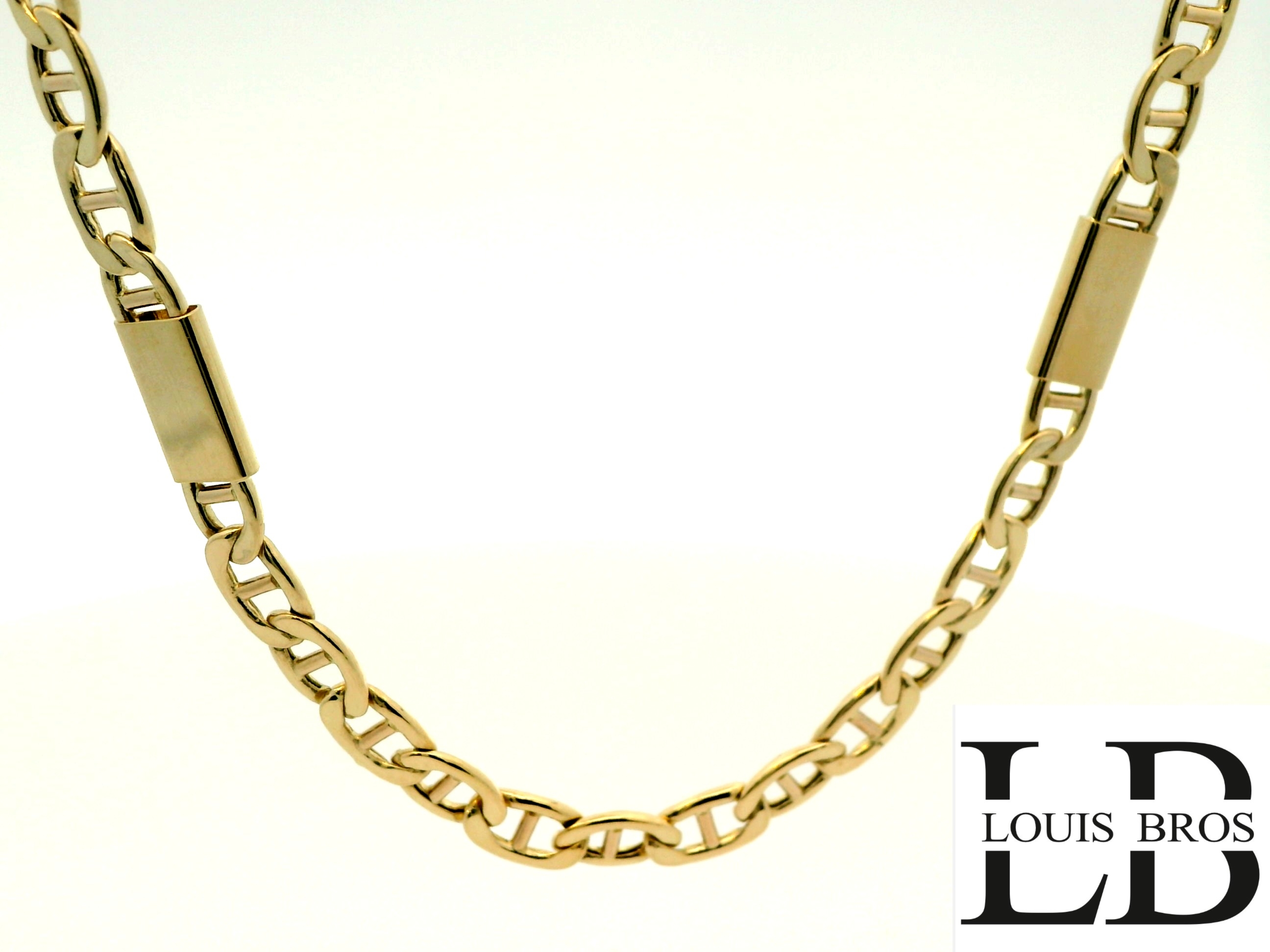 Dit prachtige heren collier is vervaardigd uit 14 karaat geelgoud (14.17 gr) en straalt pure elegantie en klasse uit. De tijdloze schakels zijn met uiterste precisie ontworpen en zorgen voor een verfijnde, stijlvolle uitstraling die bij elke gelegenheid past.

De warme gloed van het geelgoud in combinatie met het klassieke schakelpatroon maakt dit collier een echte must-have voor de moderne man die houdt van luxe, zonder overdaad. Het collier is stevig en comfortabel om te dragen, ideaal voor zowel dagelijks gebruik als formele gelegenheden.

Kenmerken:

Materiaal: 14 karaat geelgoud (58,5% puur goud)

Kleur: Geelgoud

Design: Elegant & tijdloos

Schakeltype: Klassiek en tijdloze

Doelgroep: Heren

Draagmoment: Dagelijks of feestelijk

Stijl: Tijdloos, stijlvol en mannelijk

Een sieraad dat generaties lang meegaat – perfect als cadeau voor een bijzondere mijlpaal, of als investering in je eigen uitstraling.