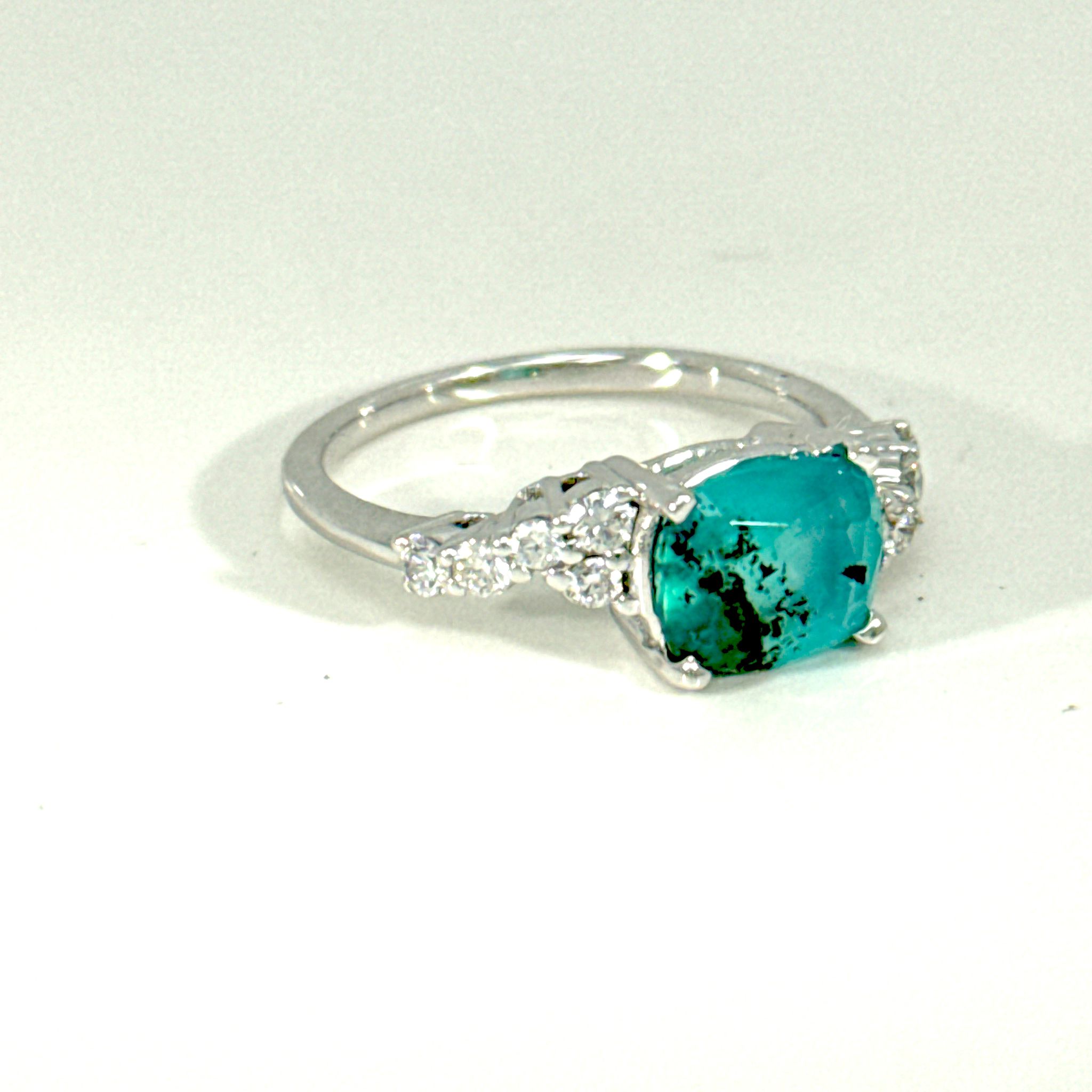 ring 18 karaat wit goud eigen creatie met Opaal de Peru en 0.20ct natuurlijke briljant