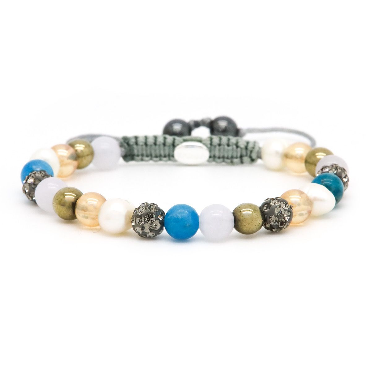 De Karma Armband Spiral INDIGO XS (grijze kristal), modelnummer KAR-80098, is een nikkelvrije armband in de categorie sieraden. Deze elegante armband is ideaal voor dagelijks gebruik of speciale gelegenheden. Draag het speels om je pols voor een verfijnde en modieuze uitstraling. Perfect te combineren met andere sieraden voor een complete look.
