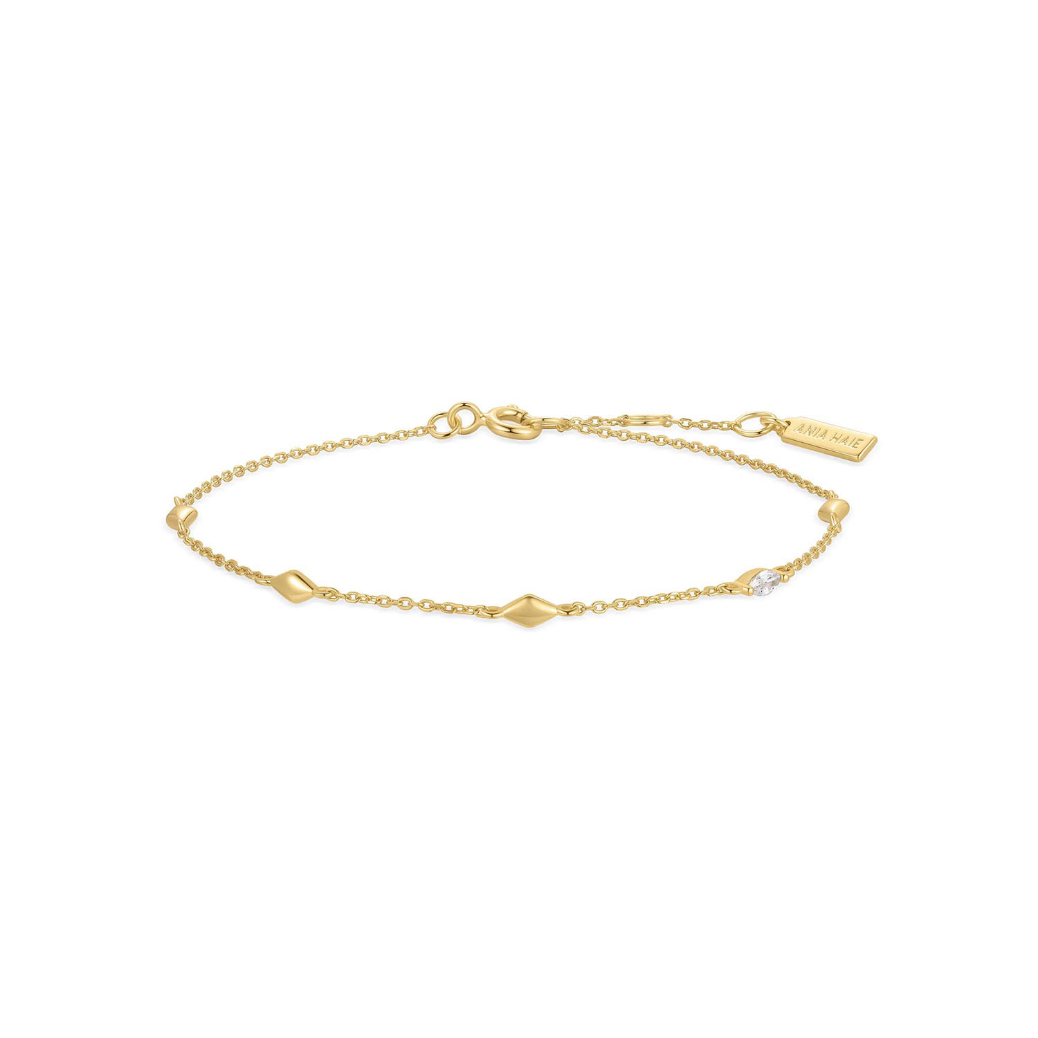 HET MERK
Geïnspireerd door de laatste fashion trends is Ania Haie het toonaangevende sieradenmerk voor hoogkwalitatieve maar ook betaalbare zilveren sieraden, zonder op de kwaliteit in te leveren. Iedere collectie is gebaseerd op de laatste catwalktrends, waardoor Ania Haie snel tot hét sieradenmerk voor stijlbewuste consumenten is verkozen. Elk sieraad wordt ontworpen om te combineren met andere sieraden waardoor je je eigen look kunt creëren. Maar ook zijn Ania Haie sieraden opvallend genoeg om op zichzelf te dragen.

SPECIFICATIES
- Ania Haie
- Armband
- 925 zilver met gold plating
- Lengte 18,5cm
- AH B066-03G