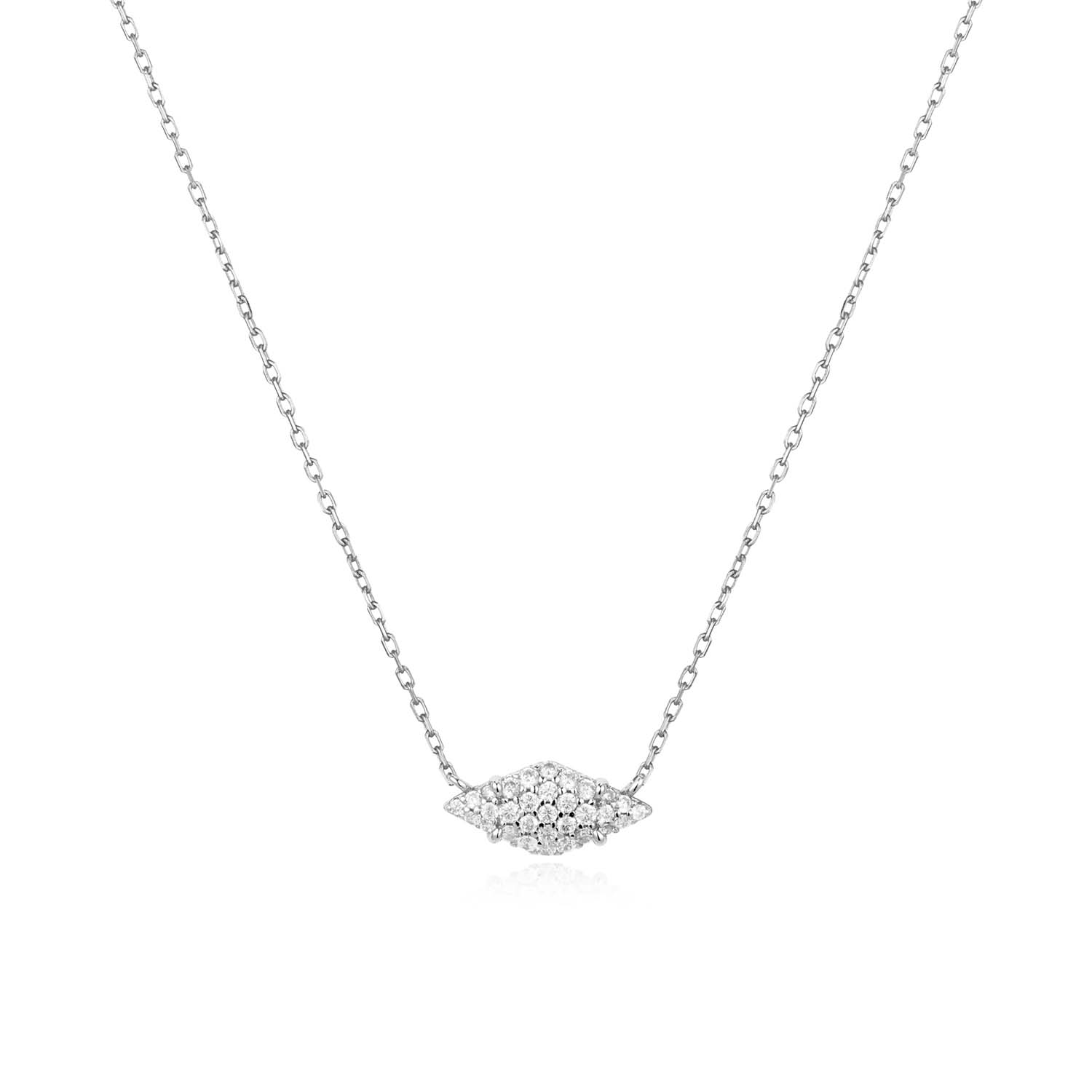 AH N061-03H
Verhoog je gelaagde look met deze sierlijke ketting met een opvallende ruitvormige hanger als middelpunt. Combineer hem met andere kettingen om de look compleet te maken.

HET MERK
Geïnspireerd door de laatste fashion trends is Ania Haie het toonaangevende sieradenmerk voor hoogkwalitatieve maar ook betaalbare zilveren sieraden, zonder op de kwaliteit in te leveren. Iedere collectie is gebaseerd op de laatste catwalktrends, waardoor Ania Haie snel tot hét sieradenmerk voor stijlbewuste consumenten is verkozen. Elk sieraad wordt ontworpen om te combineren met andere sieraden waardoor je je eigen look kunt creëren. Maar ook zijn Ania Haie sieraden opvallend genoeg om op zichzelf te dragen.

SPECIFICATIES
- Ania Haie
- Collier met tussenstuk
- 925 zilver met gold/ rhodium plating
- Lengte 48cm
- AH N061-03H