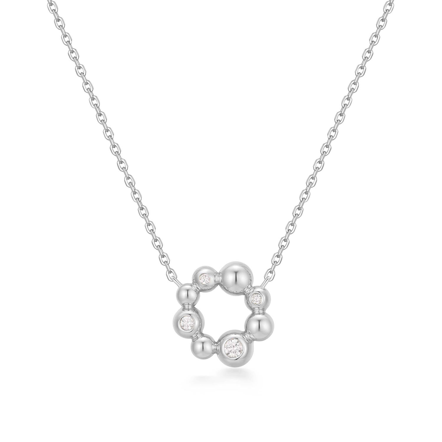 HET MERK
Geïnspireerd door de laatste fashion trends is Ania Haie het toonaangevende sieradenmerk voor hoogkwalitatieve maar ook betaalbare zilveren sieraden, zonder op de kwaliteit in te leveren. Iedere collectie is gebaseerd op de laatste catwalktrends, waardoor Ania Haie snel tot hét sieradenmerk voor stijlbewuste consumenten is verkozen. Elk sieraad wordt ontworpen om te combineren met andere sieraden waardoor je je eigen look kunt creëren. Maar ook zijn Ania Haie sieraden opvallend genoeg om op zichzelf te dragen.

SPECIFICATIES
- Ania Haie
- Ketting
- 925 zilver met rhodium plating
- Lengte 48cm
- AH N066-03H