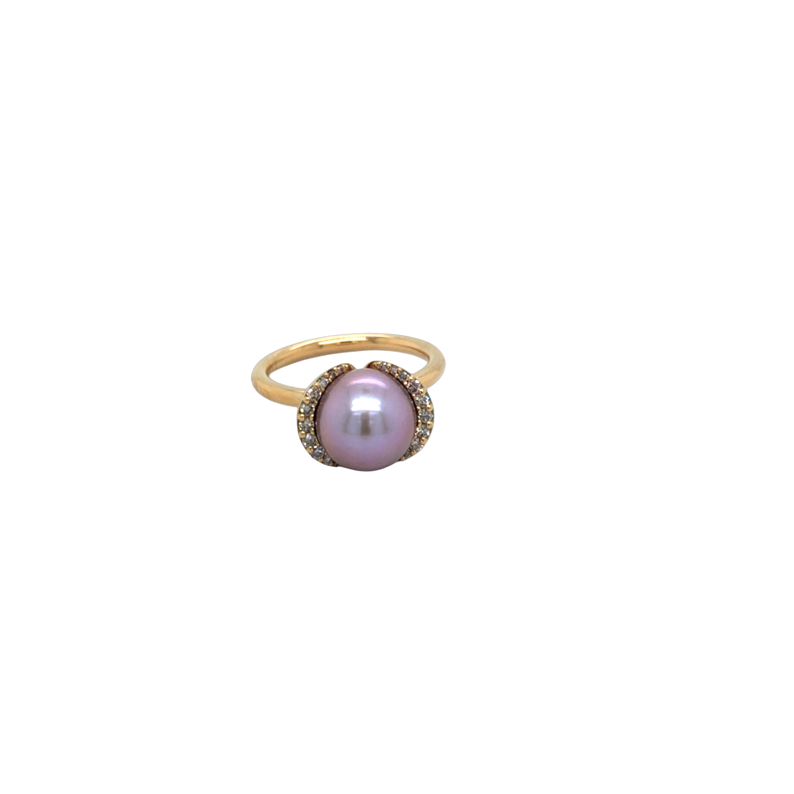 Ein betörender Ring in Roségold 750 mit einer rosanen Mingperle. Diese wird  flankiert von 22 cognacfarbenen Brillanten. Größe 56, jede weiter Größe ist auf Anfrage möglich.