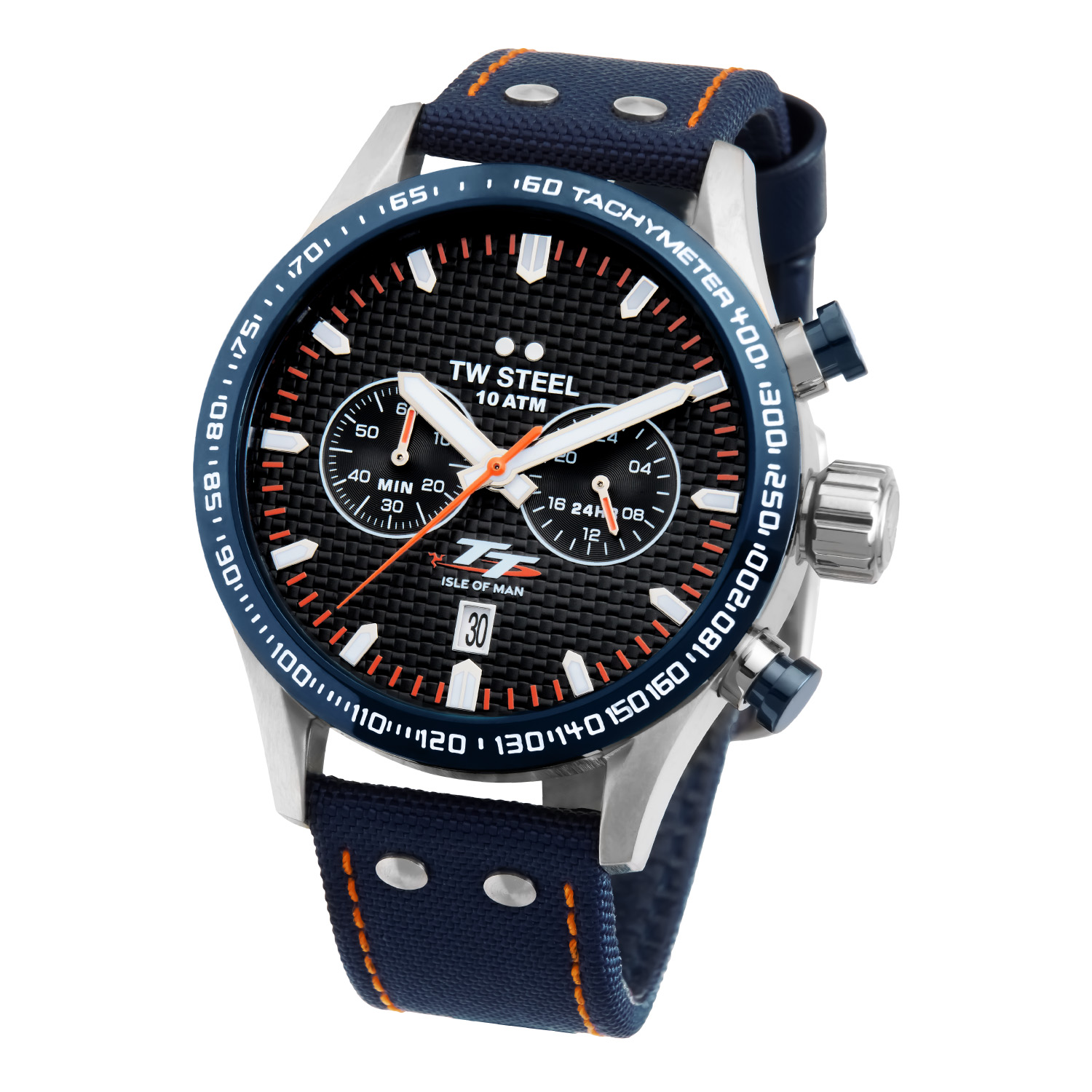Dit is een herenhorloge van het merk TW Steel uit de serie Volante. Met een horlogekast gemaakt van staal en een blauwe band van textiel.

De specificaties zijn als volgt:
Kast:
Kastmaat: 45.0 mm
Kastmateriaal: Staal
Kastkleur: Zilverkleurig
Kastvorm: Rond
Wijzerplaatkleur: Blauw

Band:
Bandbreedte (aanzetmaat): 22.0 mm
Bandmateriaal: Textiel
Bandkleur: Blauw
Sluiting: Gesp

Overig:
Glasmateriaal: Gehard Mineraal
Tijdsaanduiding: Chronograaf
Type uurwerk: Quartz
Datumaanduiding: Ja
Waterdichtheid: 10ATM
