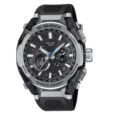 Dit Casio horloge behoort tot de G-Shock MTG collectie.
ReferentienummerL MTG-B4000-1AER

Ontdek innovatieve vorm en structurele schoonheid - MTG-horloges die metalen materialen combineren met de hars die in de eerste G-SHOCK-modellen werd gebruikt.

De MTG-B4000 is voorzien van een vernieuwde Dual Core Guard-structuur, ontwikkeld met behulp van kunstmatige intelligentie, en een geheel nieuw frameontwerp dat koolstofvezel en roestvrij staal combineert. Deze ongekende buitenkant creëert een nieuwe harmonie van kracht en schoonheid en verlegt de grenzen van design.

Dit horloge is het resultaat van een naadloze samenwerking tussen AI-capaciteiten en menselijke ontwikkelaars, waarbij materialen, structuur en design op creatieve wijze worden geïntegreerd tot een organisch geheel van functionele schoonheid. Basisontwerpen, gemaakt door menselijke ontwerpers, werden geanalyseerd en gesimuleerd door AI om een ​​geoptimaliseerd 3D-prototype te genereren, dat vervolgens door de menselijke hand verder werd verfijnd tot een unieke vorm die functionaliteit en schoonheid op organische wijze combineert.

De complexe, dimensionale vorm van het frame is gesneden uit een basismateriaal van gelamineerde koolstof- en glasvezelplaten, waardoor een prachtig gelaagd patroon ontstaat. De roestvrijstalen componenten van de lunette zijn gepolijst met aparte haarlijn- en spiegelafwerkingen voor een verfijnde textuur.