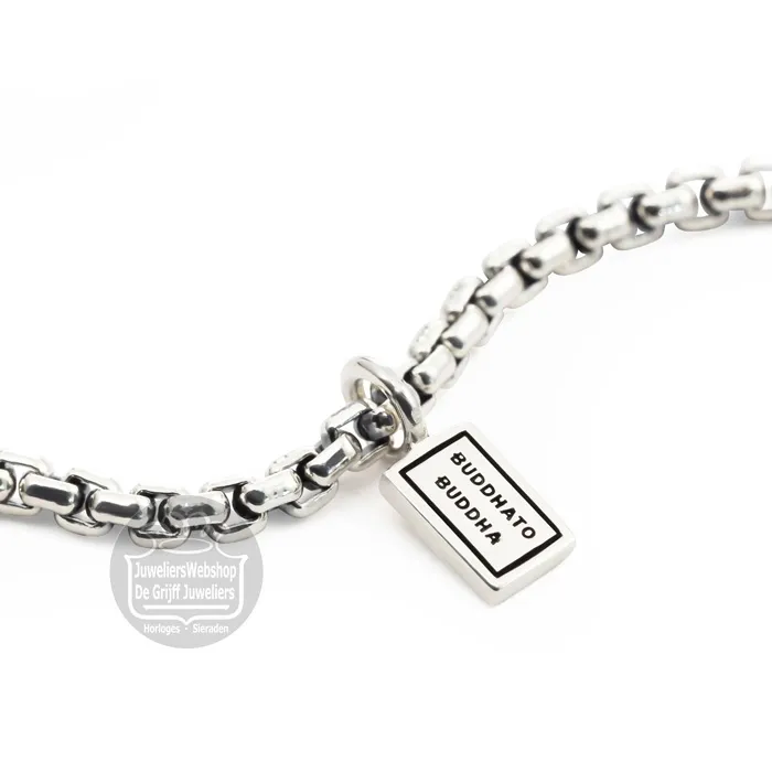 De Buddha to Buddha Ketting 861 Venetian Necklace is een verfijnde en stijlvolle ketting in de categorie JEWEL. Deze NECKLACE heeft een lengte van 46-50 cm, waardoor hij perfect als statement piece gedragen kan worden. Combineer deze elegante ketting met zowel casual als chique outfits voor een tijdloze uitstraling. 