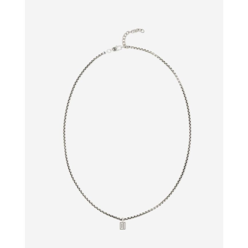 De Buddha to Buddha Stacking Ketting Venetian Zilver van 46-50 cm is een stijlvol en veelzijdig sieraad. Gemaakt van hoogwaardig zilver en perfect om te combineren met andere kettingen voor een gelaagd effect. Draag het zowel casual als elegant, afhankelijk van de gelegenheid. Deze ketting voegt altijd een vleugje klasse toe aan elke outfit.