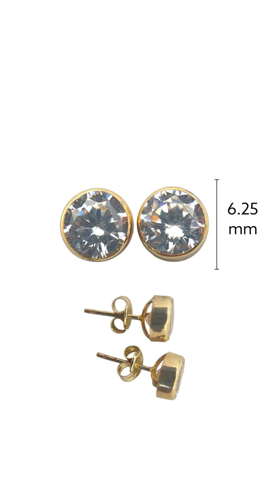 De oorknoppen met zirkonia van 6,25 mm zijn elegante en stijlvolle oorbellen die perfect passen bij elke gelegenheid. Ze vallen onder de categorie sieraden en zijn specifiek stud oorbellen met een zirkonia steen. Draag ze bij formele of informele outfits voor een vleugje glamour. De zirkonia zorgt voor een subtiele schittering, ideaal voor dagelijks gebruik.