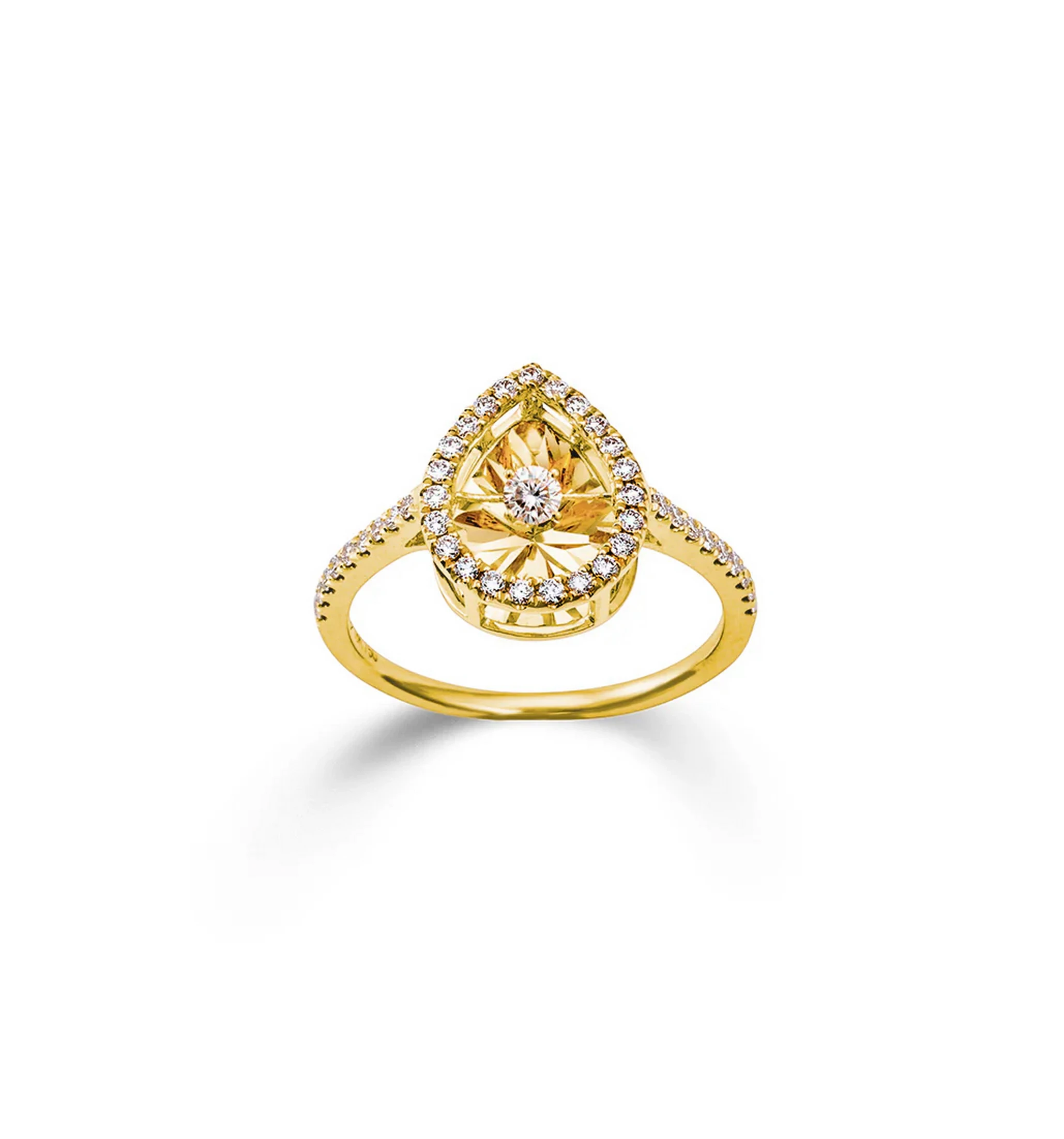 Zeer bijzondere ring met 0.39 ct. briljant in maat 56.
De midden briljant beweegt bij elke beweging, waardoor een prachtige schittering ontstaat.