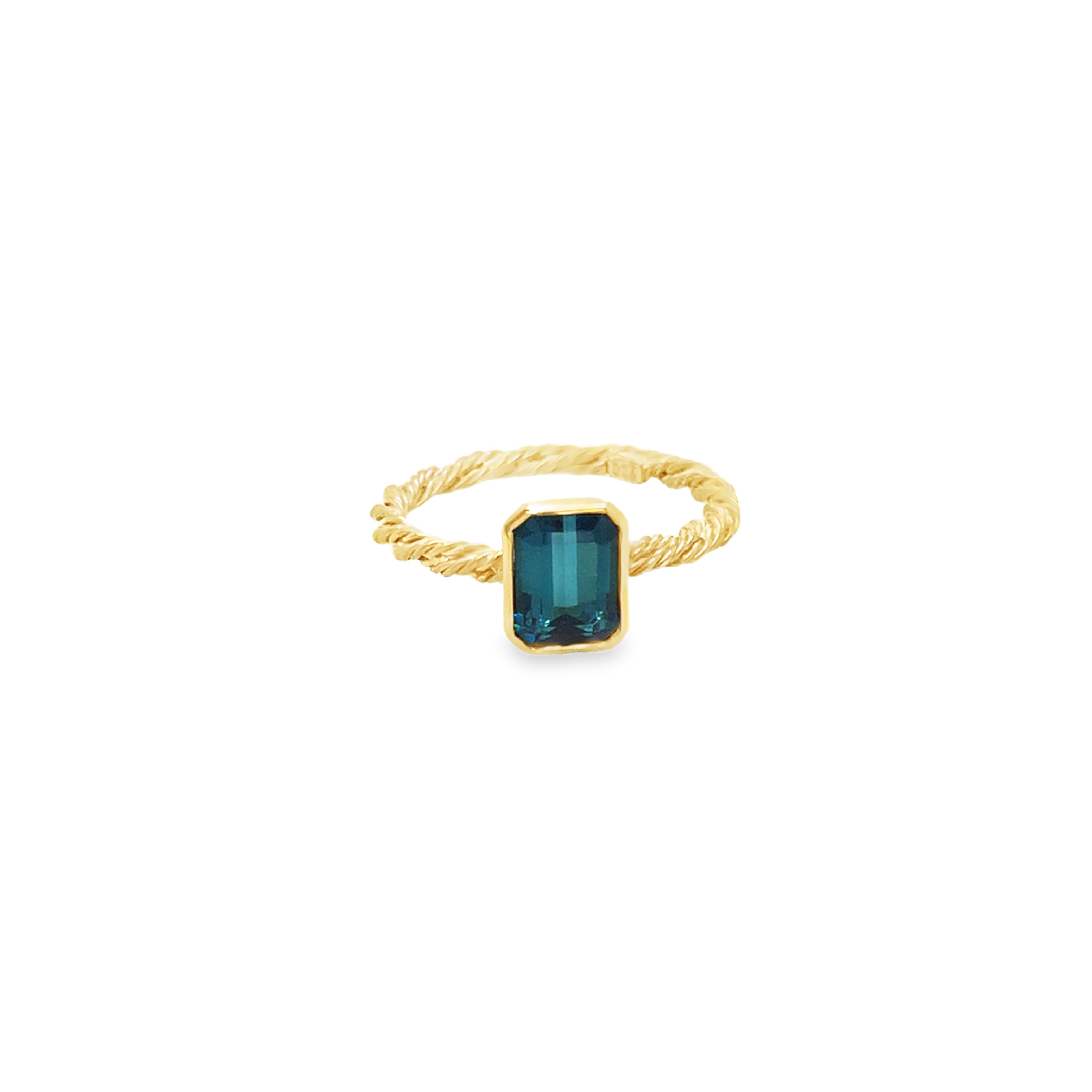 Der Ring Gold 750 Turmalin, ist ein hochwertiges Schmuckstück mit einem feinen Turmalin. im Emerald Cut. Er  Tragen Sie diesen Ring als Highlight zu minimalistischen Outfits oder kombinieren Sie ihn mit passendem Goldschmuck für einen luxuriösen Look. Perfekt für besondere Anlässe oder als tägliches Accessoire.