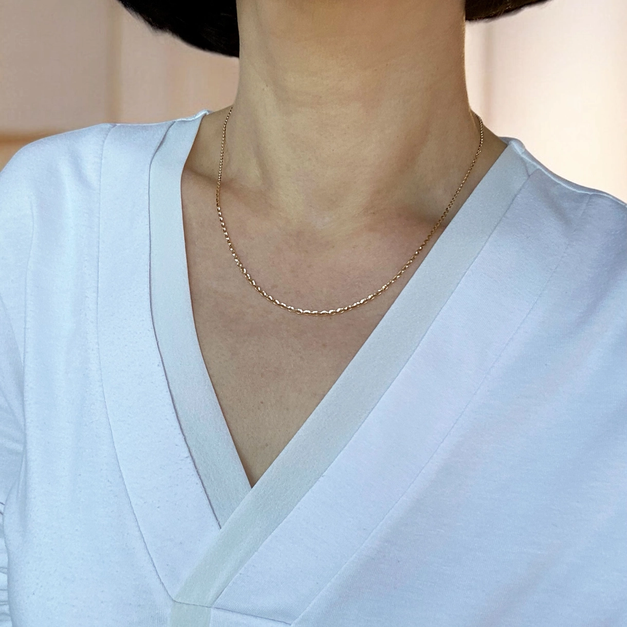 San design | Gouden collier | 5004-45 is een elegant sieraad gemaakt van goud, met een lengte van 450 mm. Dit stijlvolle gouden collier voegt een verfijnde touch toe aan elke outfit. Draag het als een opvallend statement stuk of combineer het subtiel met andere kettingen voor een gelaagde look. Perfect voor zowel dagelijkse als speciale gelegenheden.